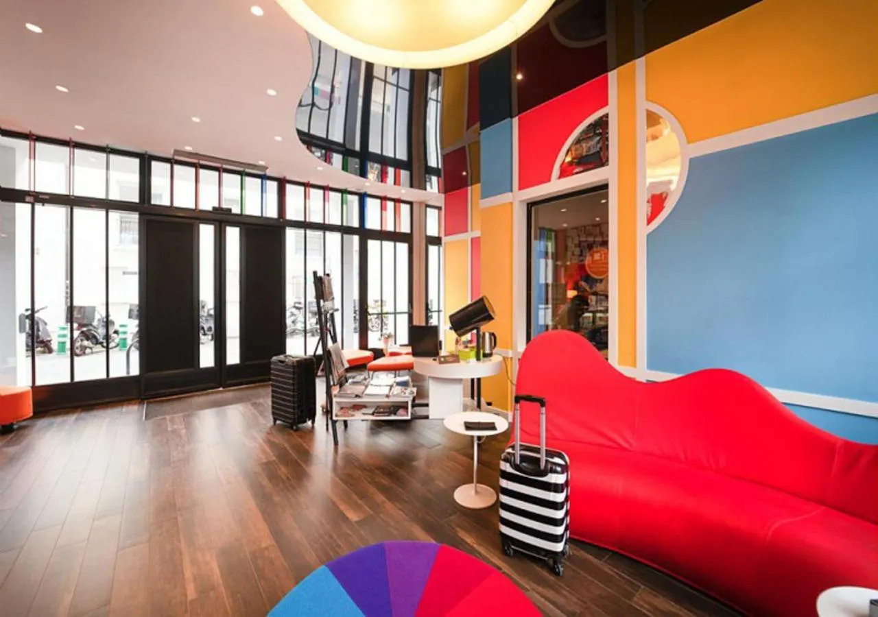 Lobby or reception in ibis Styles Paris La Défense Courbevoie