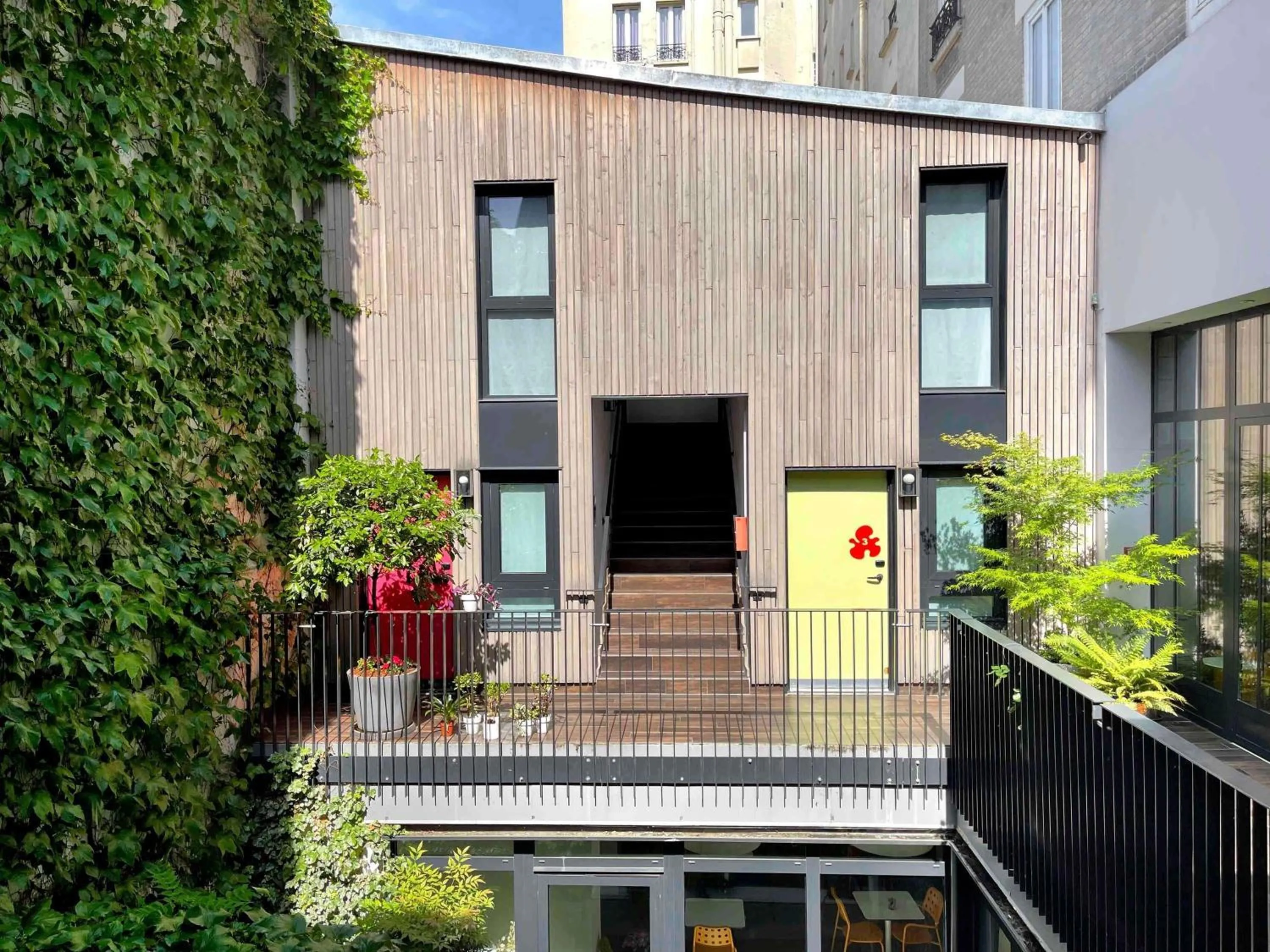 Property building in ibis Styles Paris La Défense Courbevoie