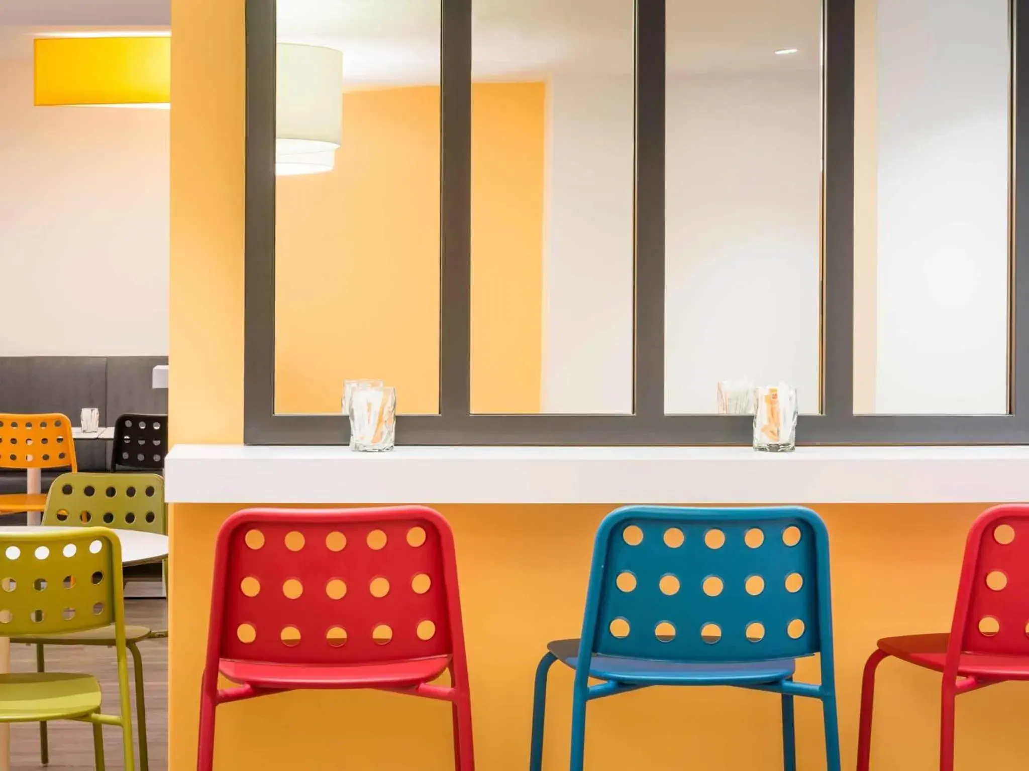 Lounge or bar in ibis Styles Paris La Défense Courbevoie Lounge or bar in ibis Styles Paris La Défense Courbevoie