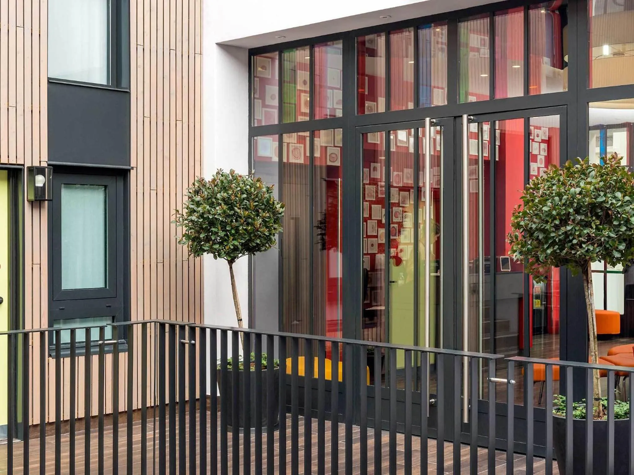 Facade/entrance in ibis Styles Paris La Défense Courbevoie