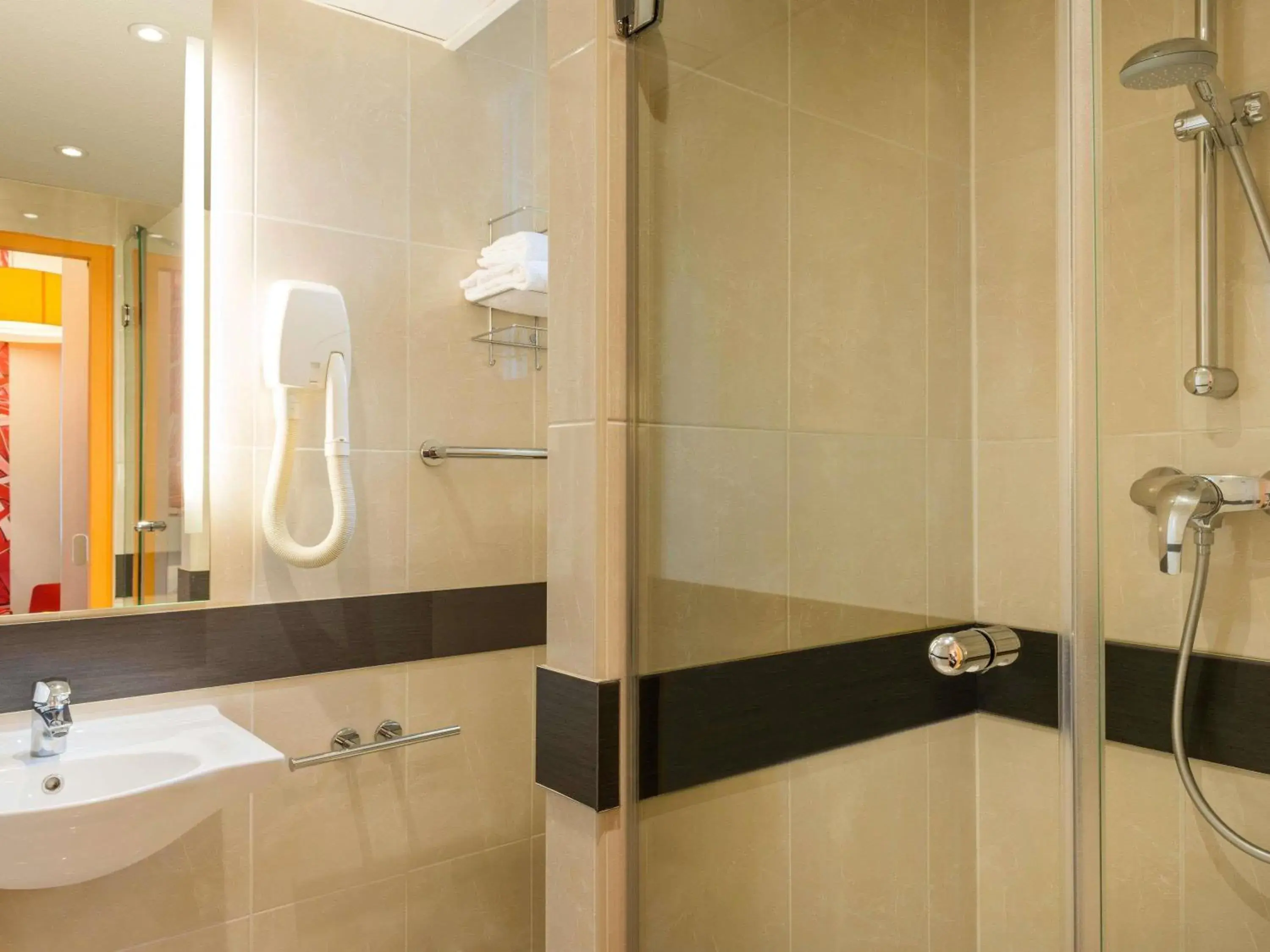 Bedroom in ibis Styles Paris La Défense Courbevoie Bedroom in ibis Styles Paris La Défense Courbevoie