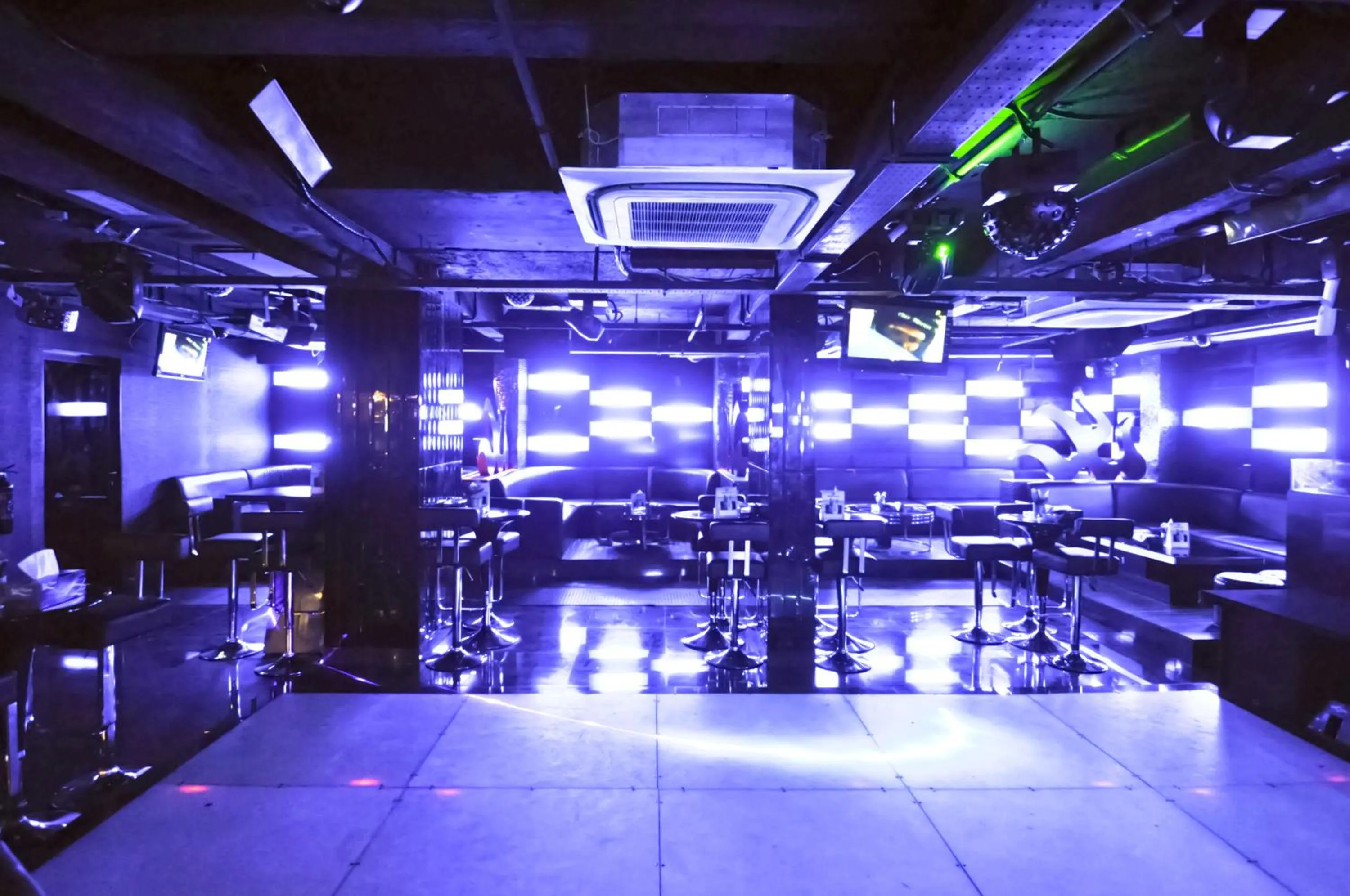 Nightclub / DJ in Phoenicia Grand Hotel