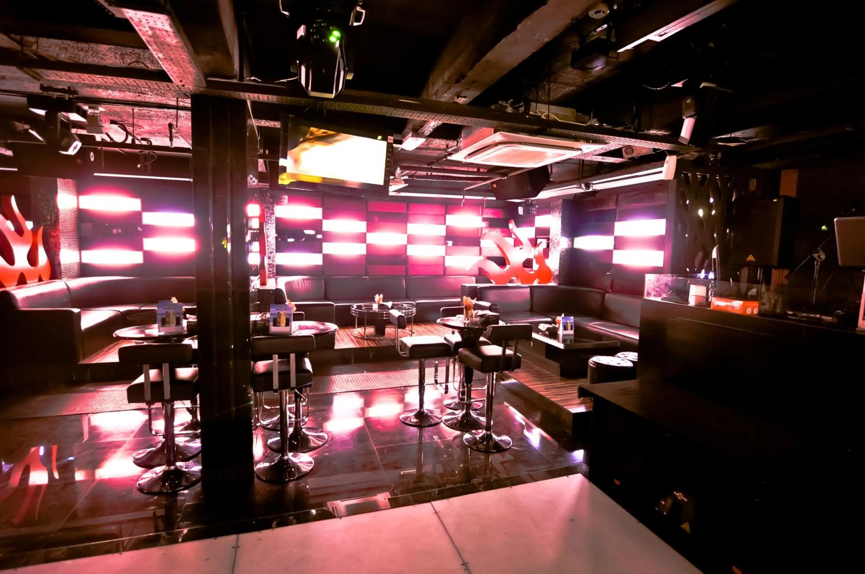 Nightclub / DJ in Phoenicia Grand Hotel