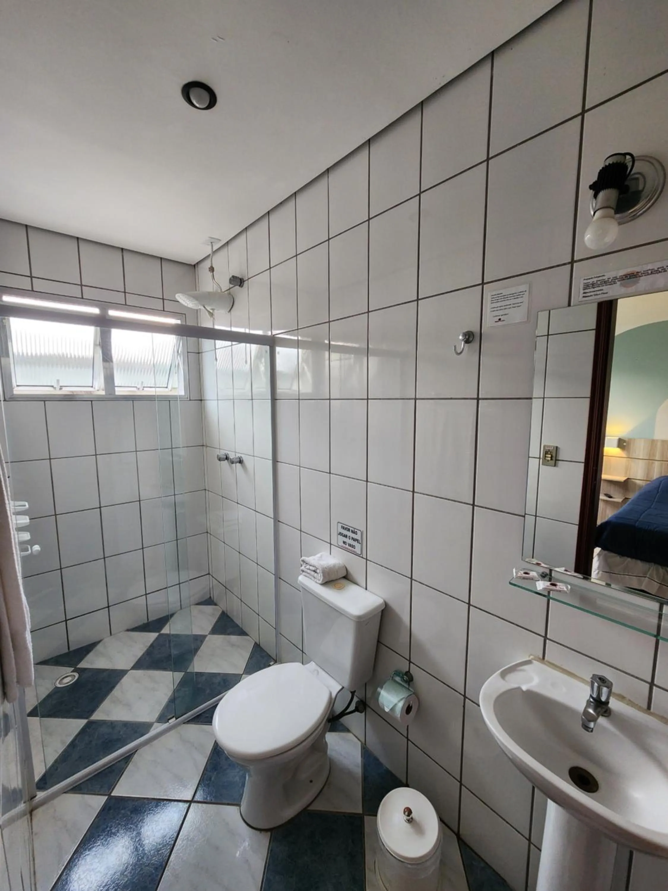 Bathroom in Pousada Tokyo Plaza