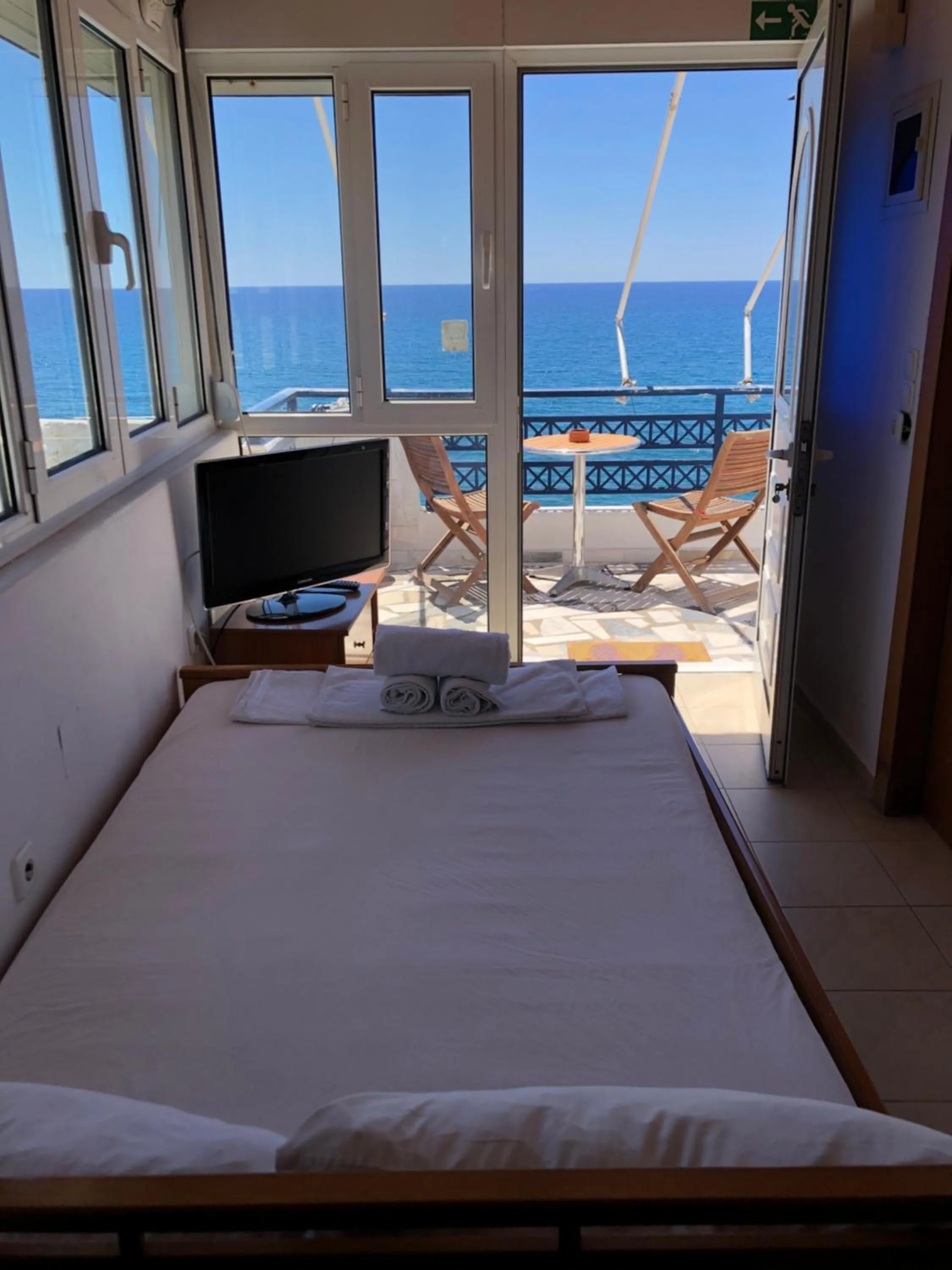 Bed in Paradise Studios