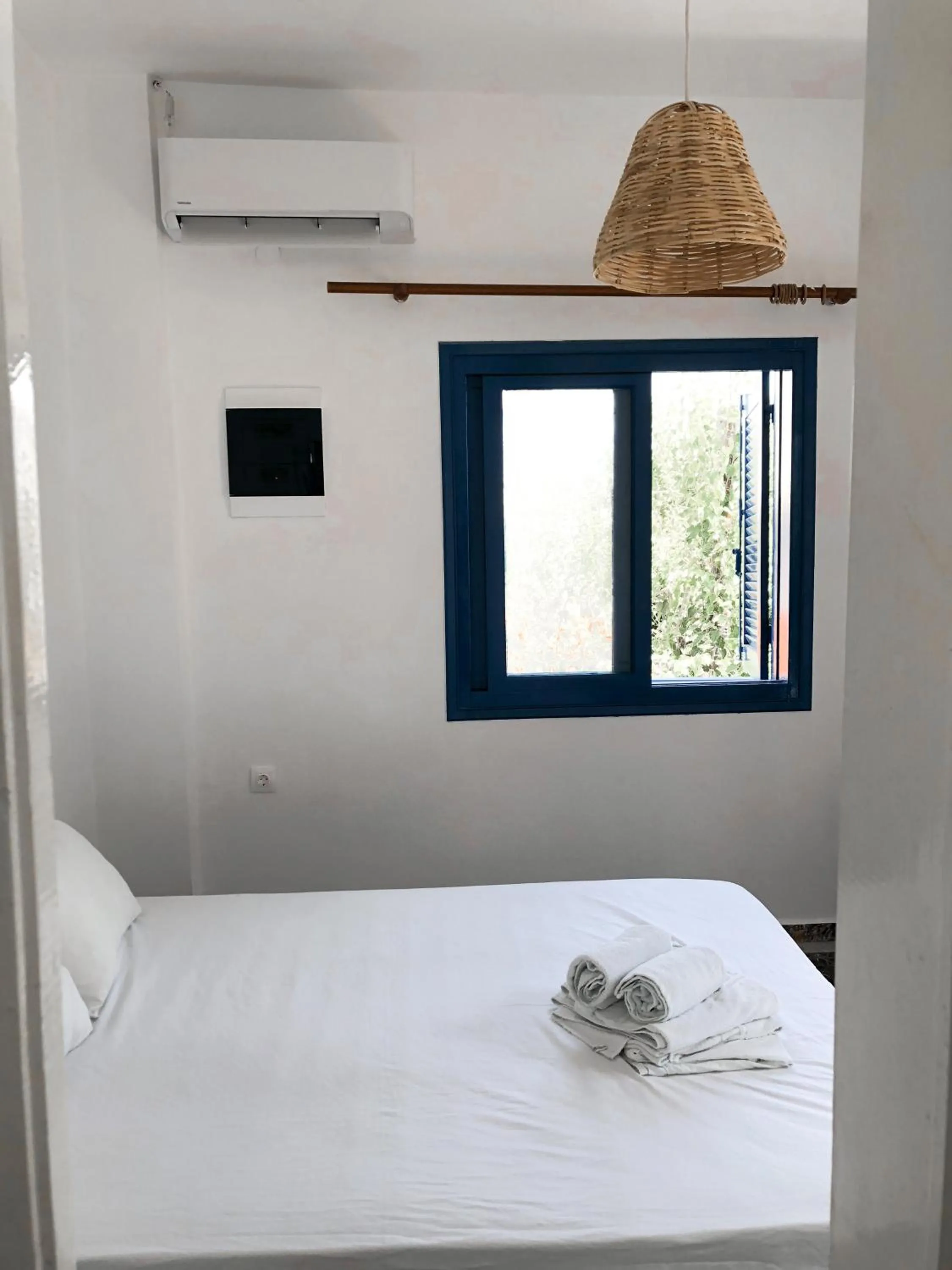 Bed in Paradise Studios