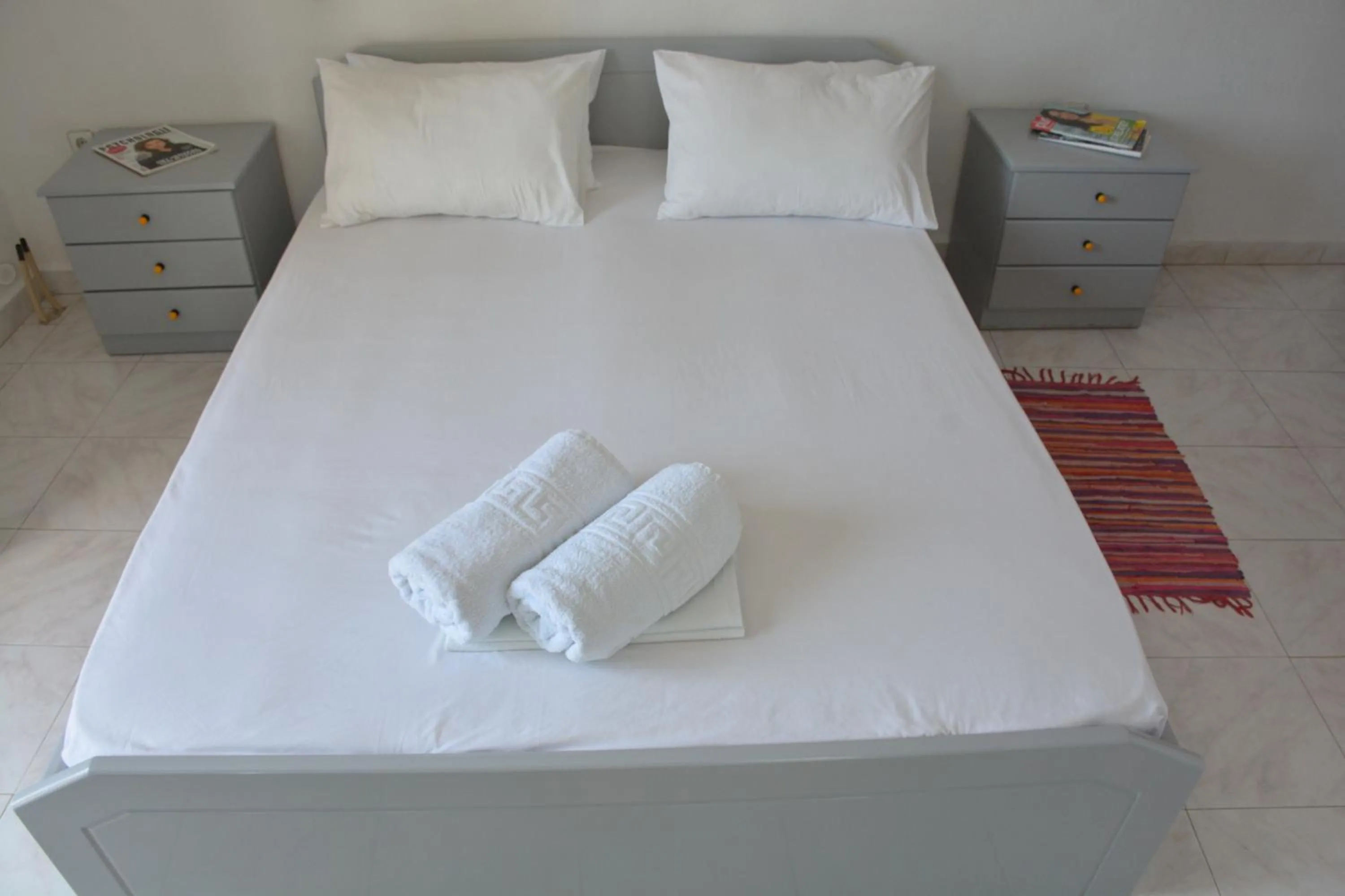 Property building, Bed in Paradise Studios
