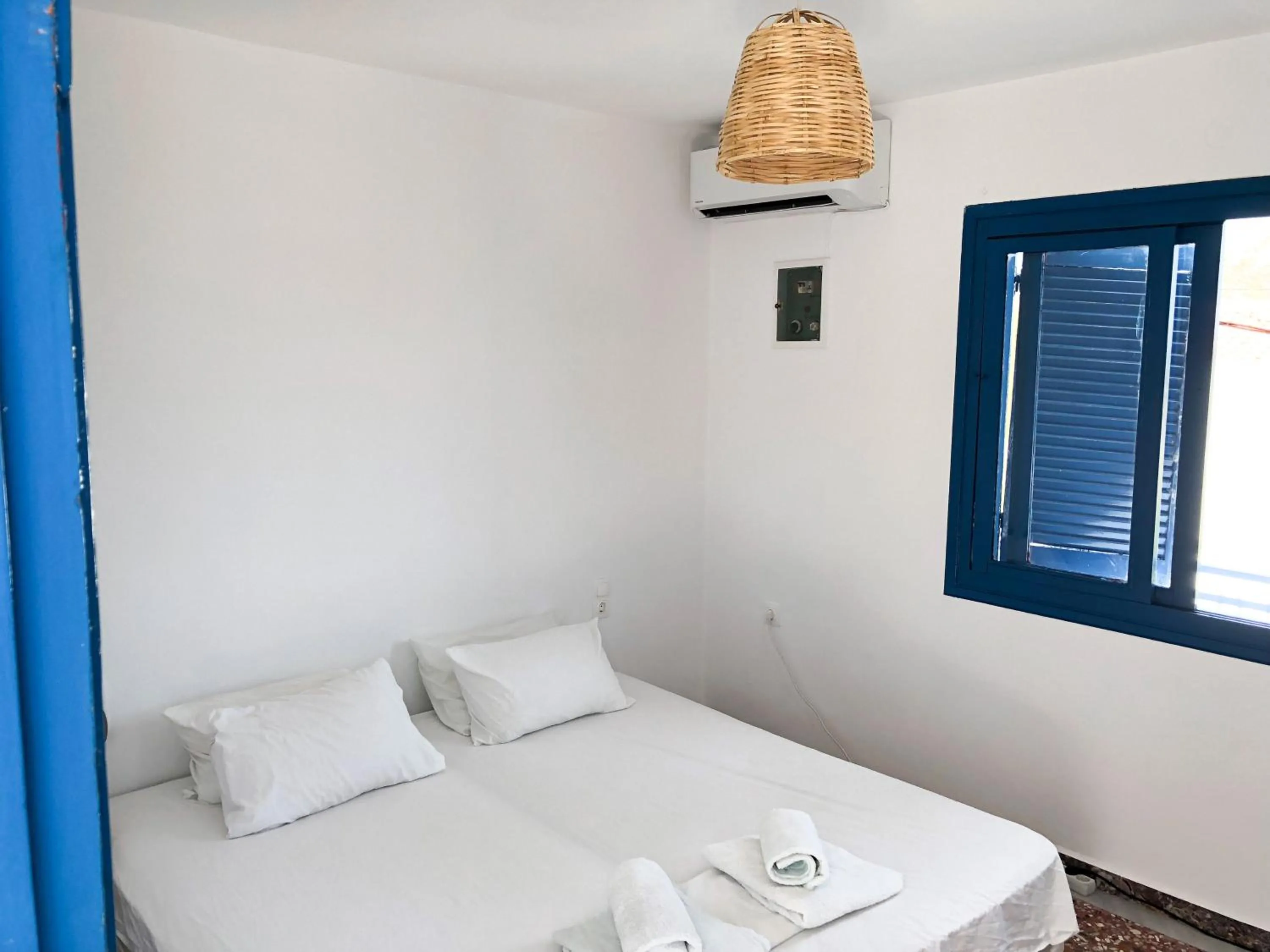 Bed in Paradise Studios