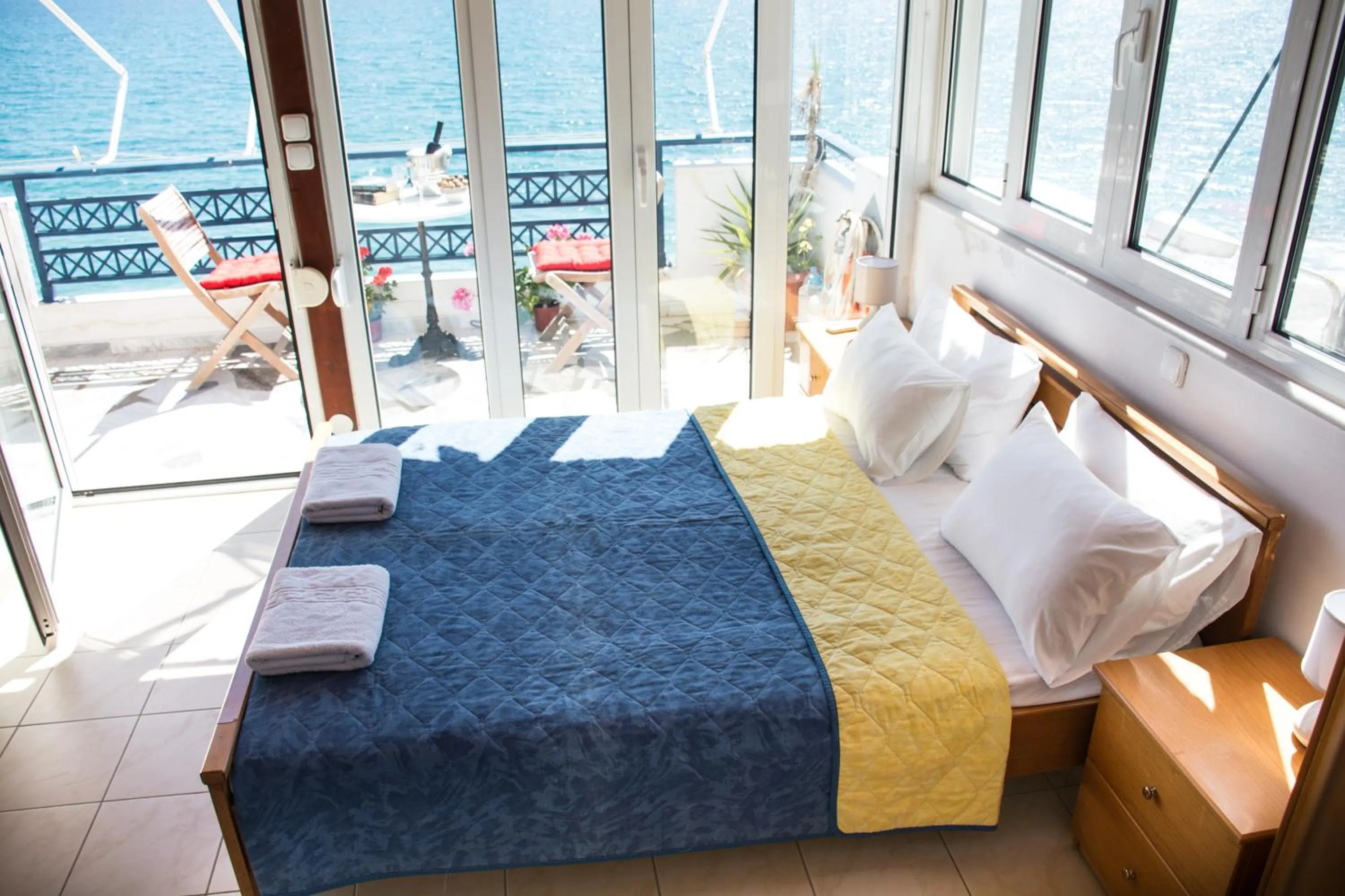 Bed in Paradise Studios