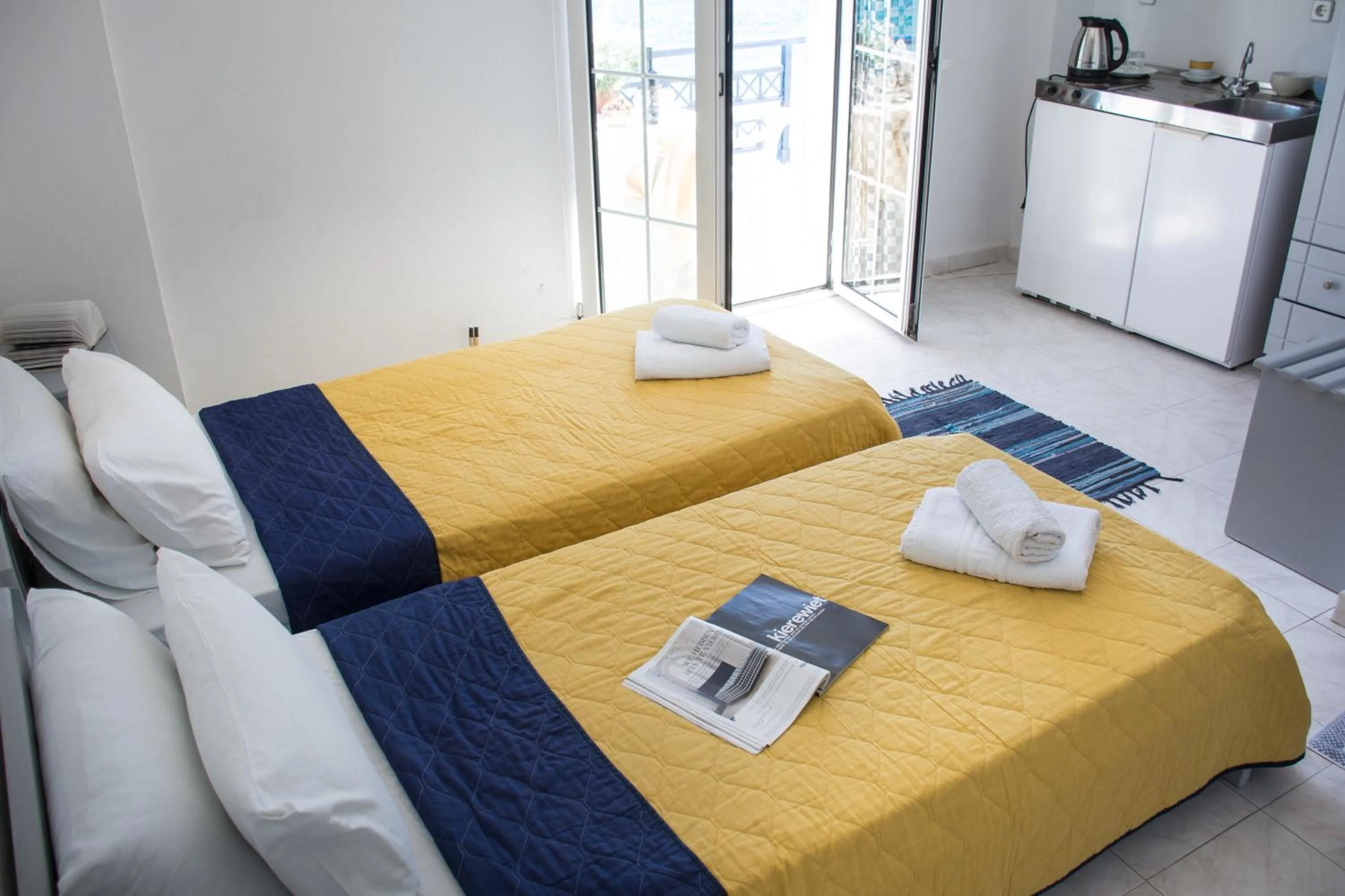 Bed in Paradise Studios