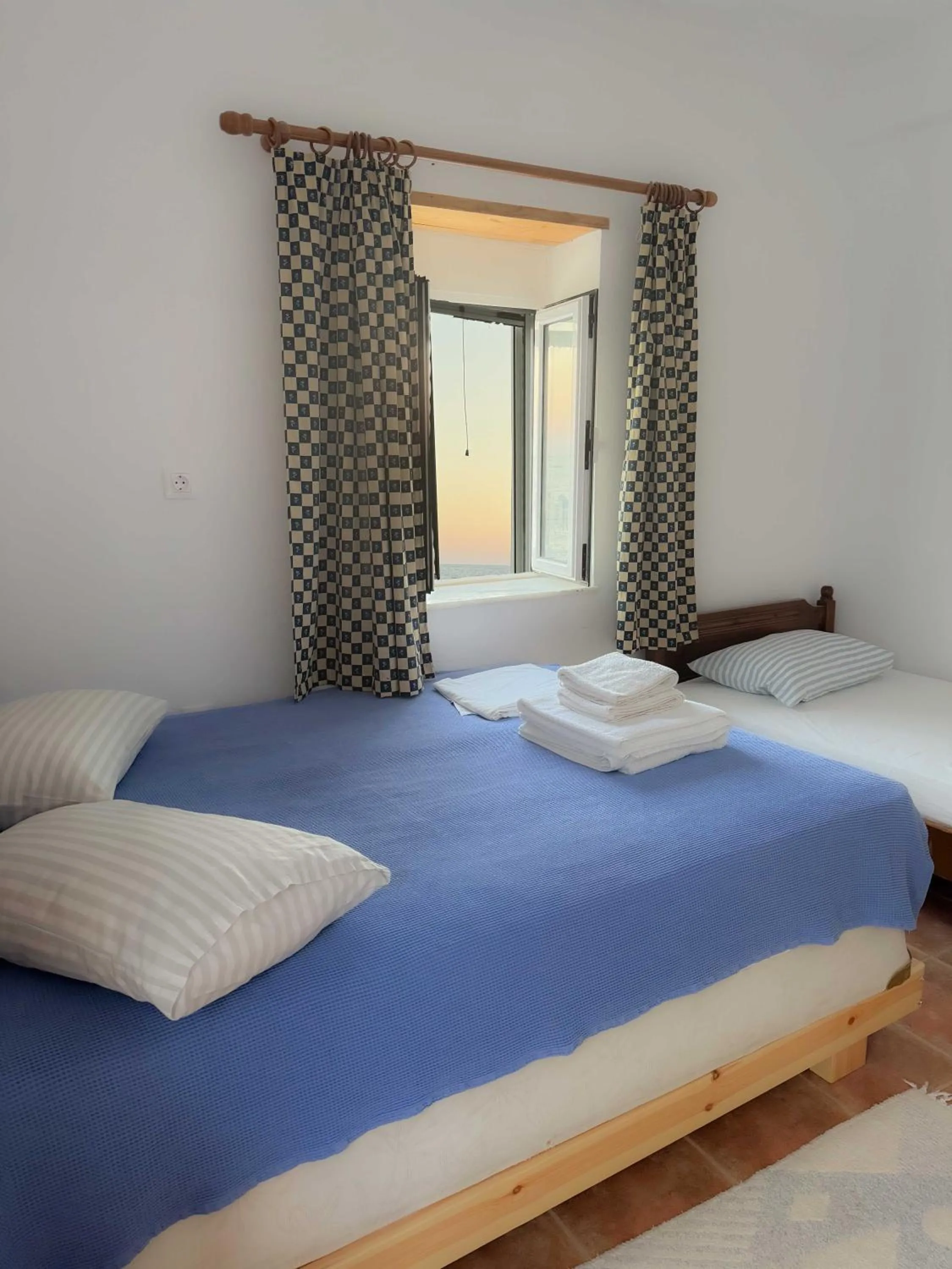 Bed in Paradise Studios