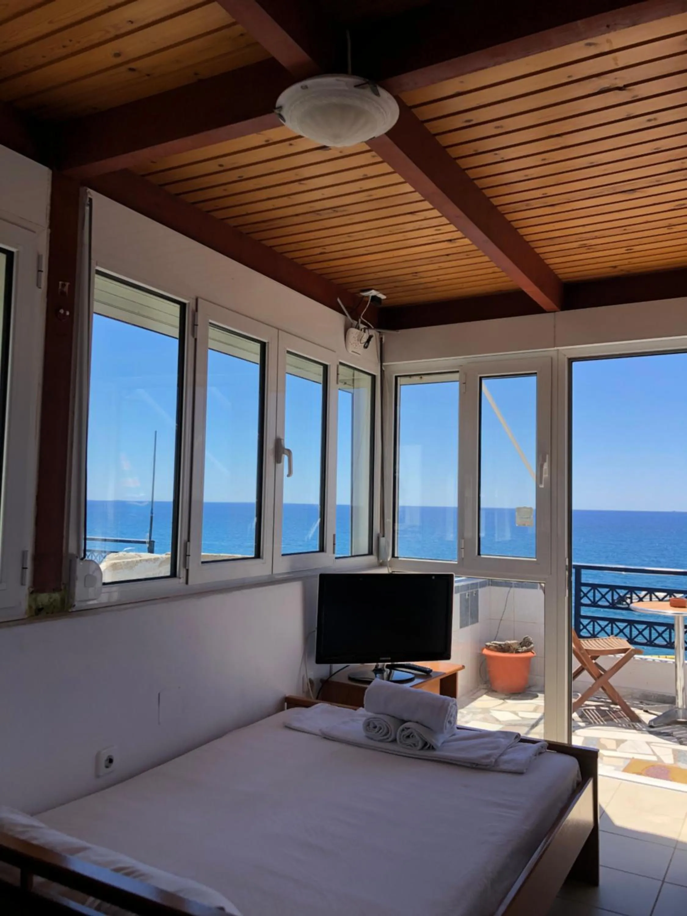 Bed in Paradise Studios