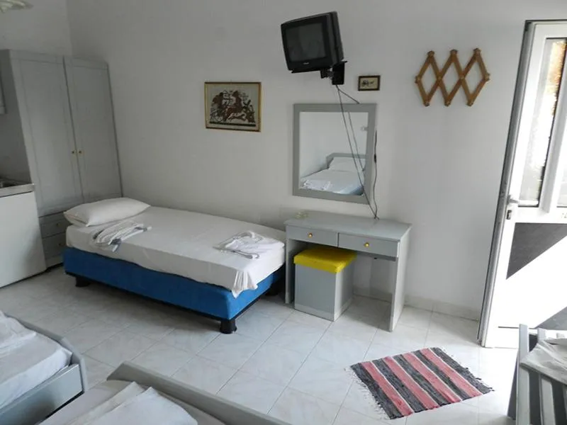 Bed in Paradise Studios
