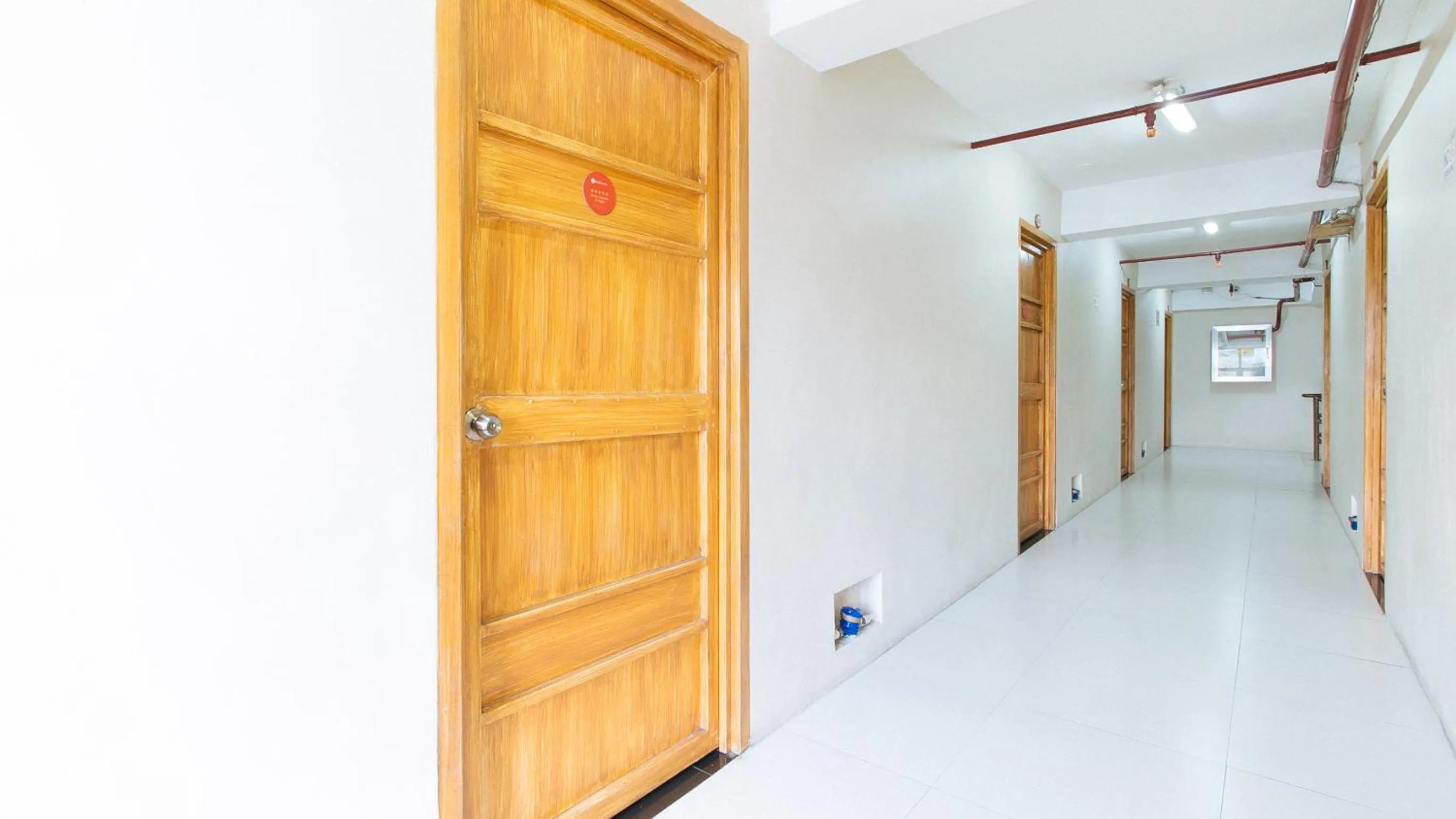 Lobby or reception in RedDoorz near C5 Kalayaan Avenue Makati