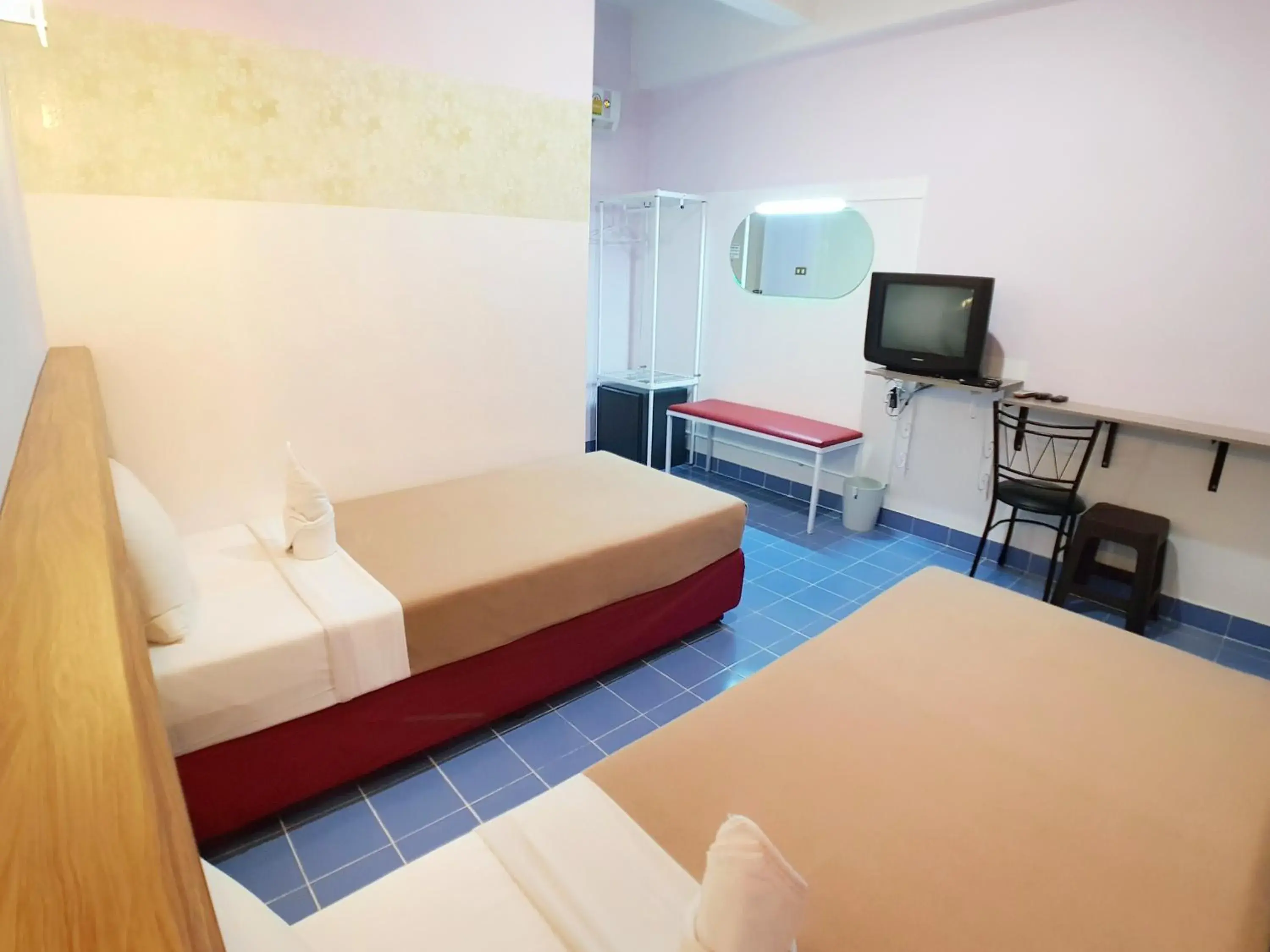 Bed in Pacific Inn Bed in Pacific Inn