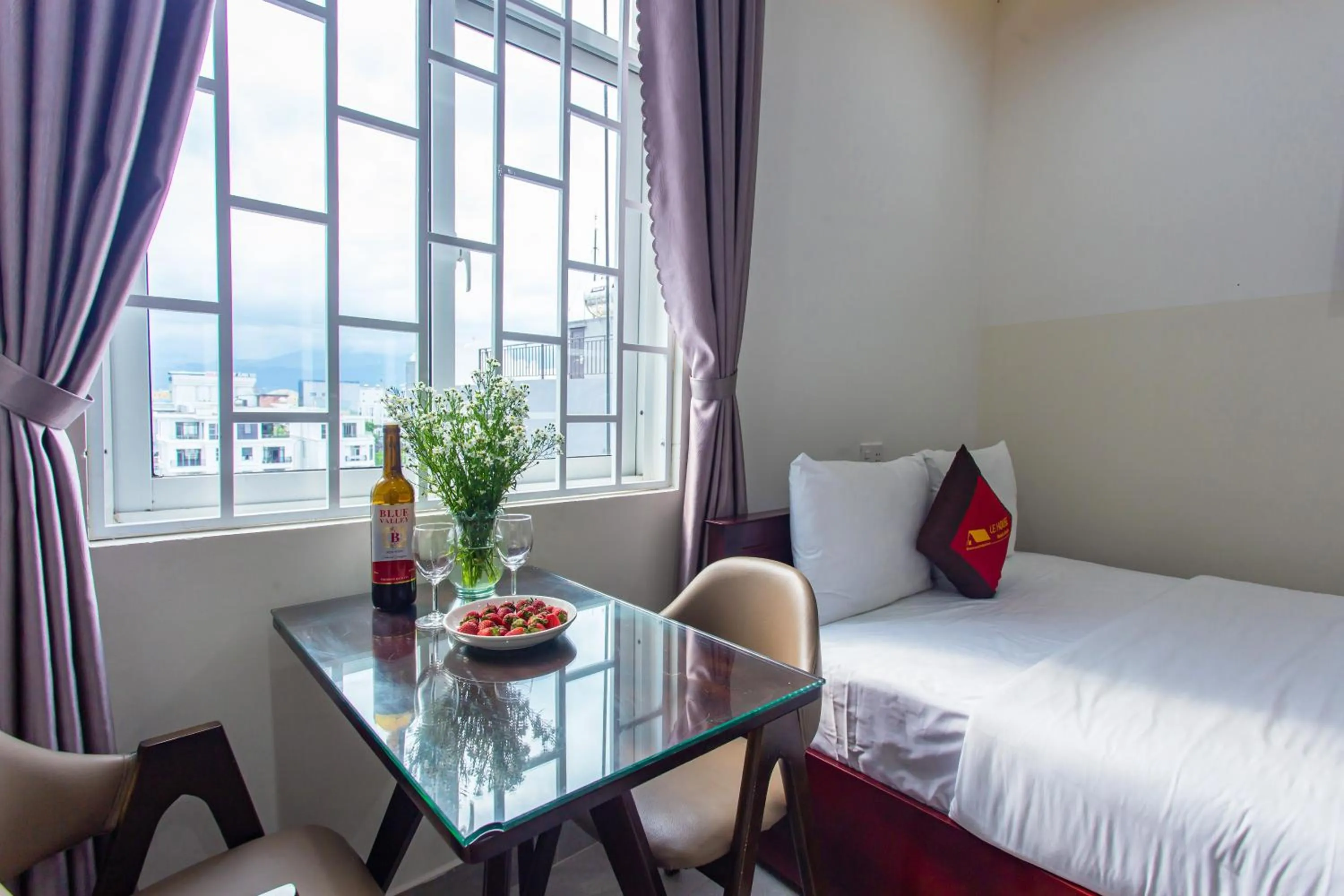 Sunrise, Bed in Le House Hotel and Studio