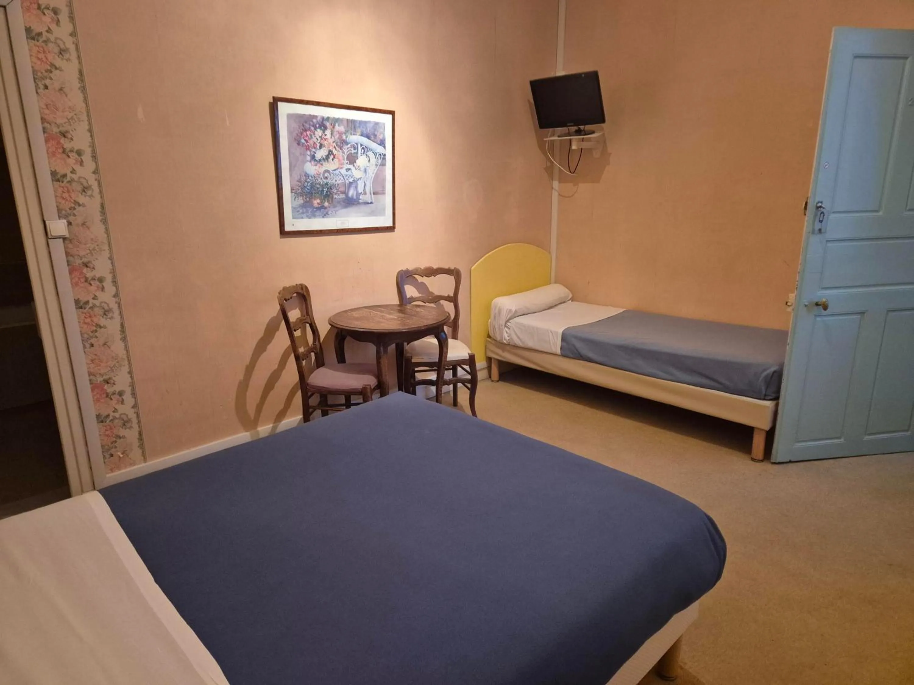 Bed in Hotel Saint Jean