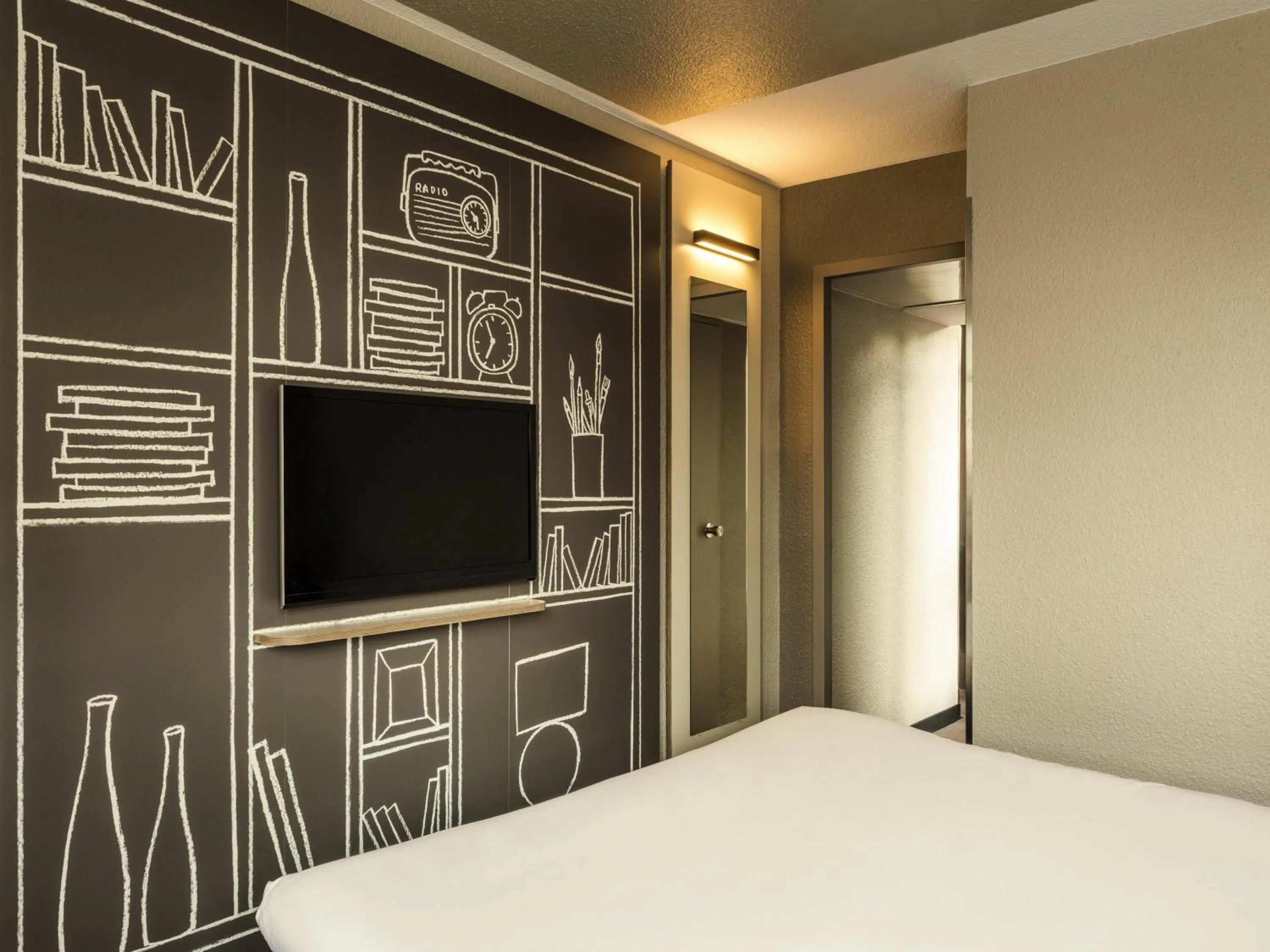 Bedroom, Bed in ibis Paris Place d’Italie 13ème