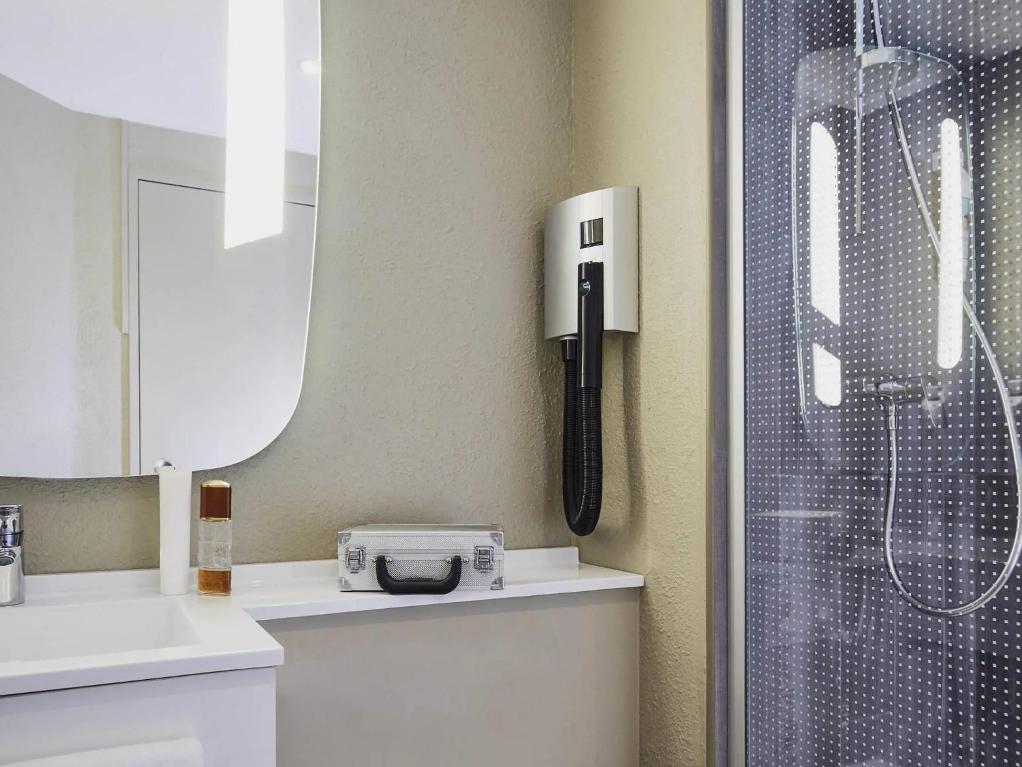 Bedroom in ibis Paris Place d’Italie 13ème