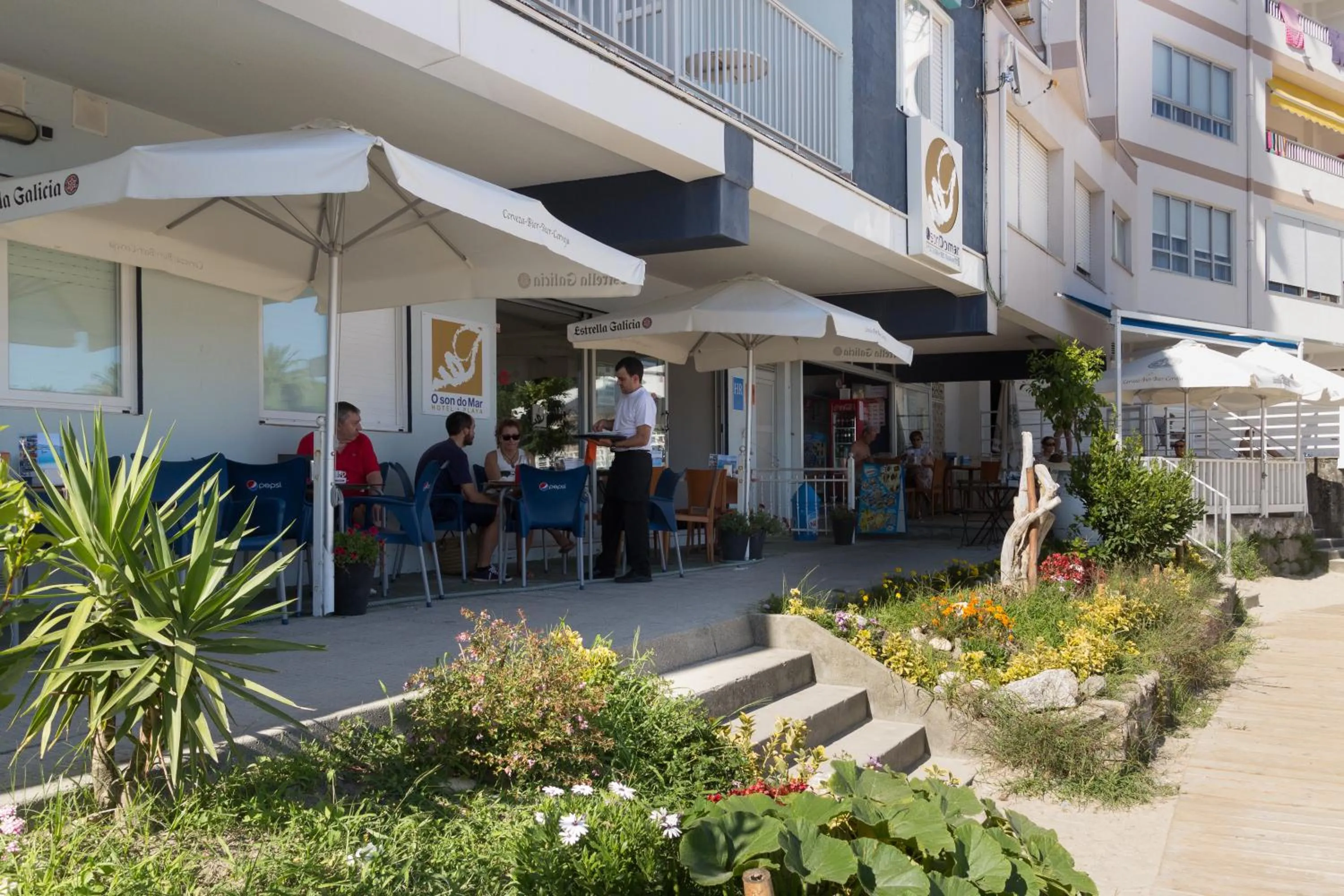 Restaurant/places to eat in O Son Do Mar