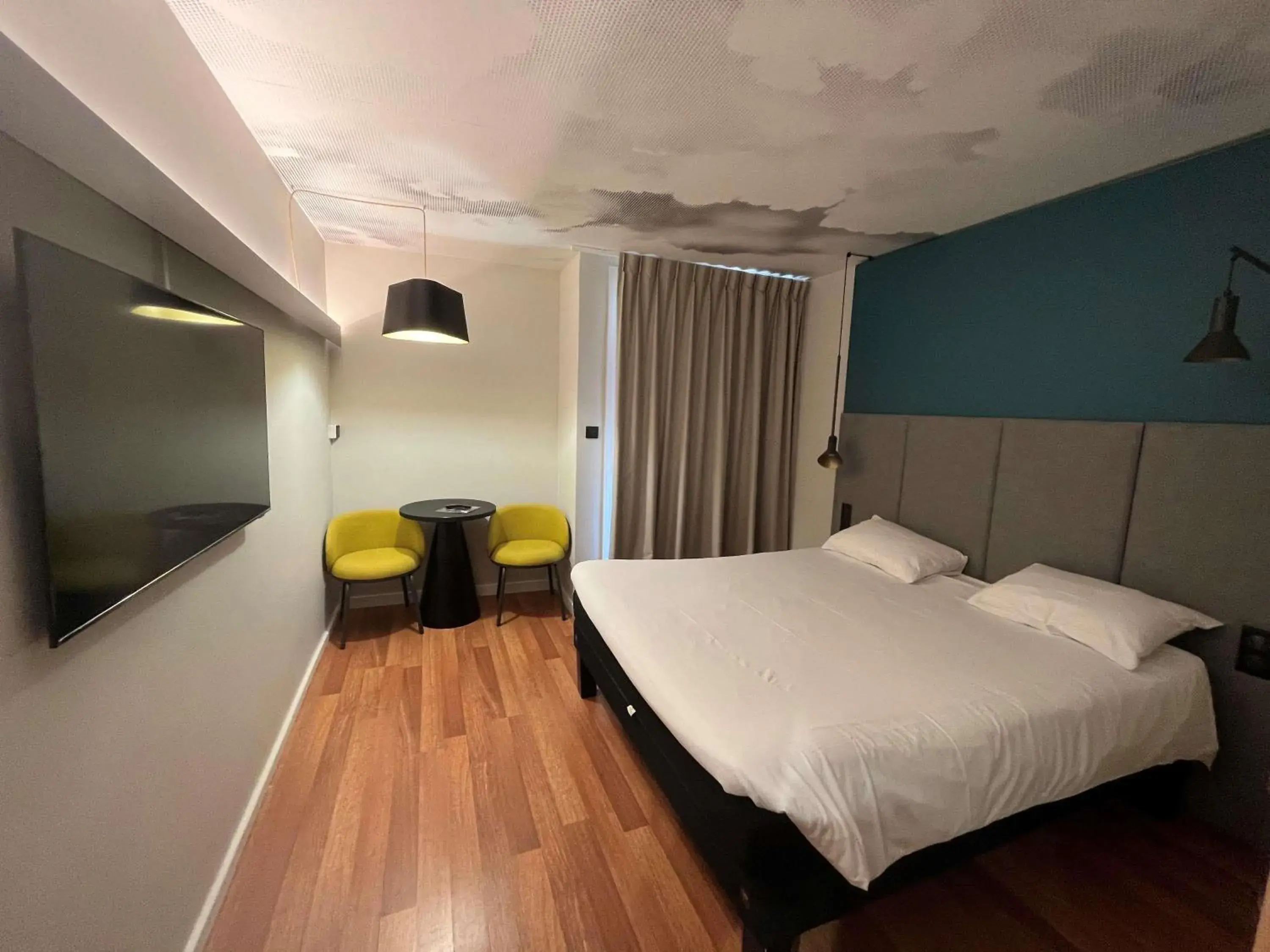 Bedroom, Bed in ibis Sète Balaruc les Bains Bien-être et Spa Bedroom, Bed in ibis Sète Balaruc les Bains Bien-être et Spa