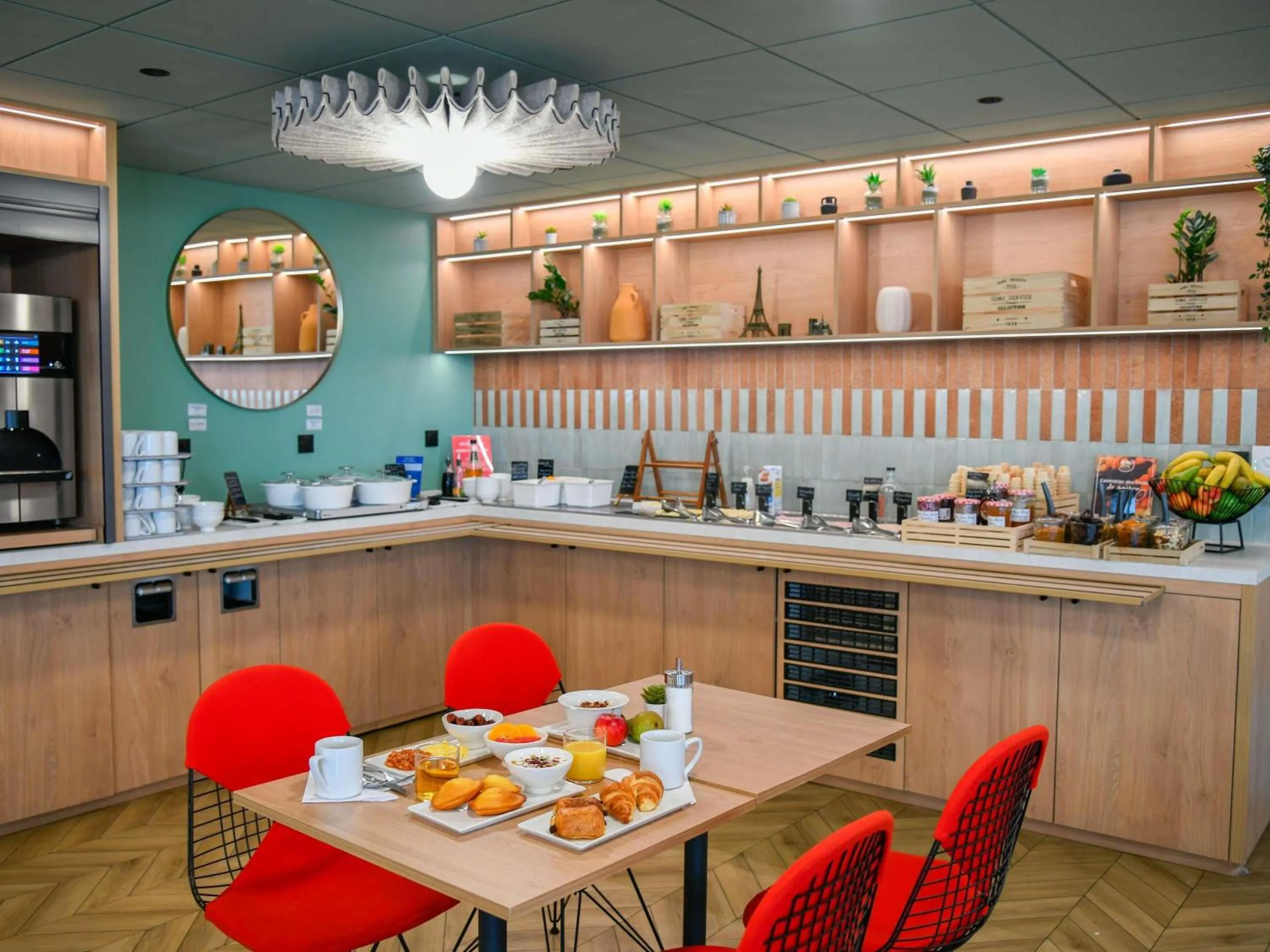 Breakfast in ibis Paris Gare du Nord Château Landon 10ème
