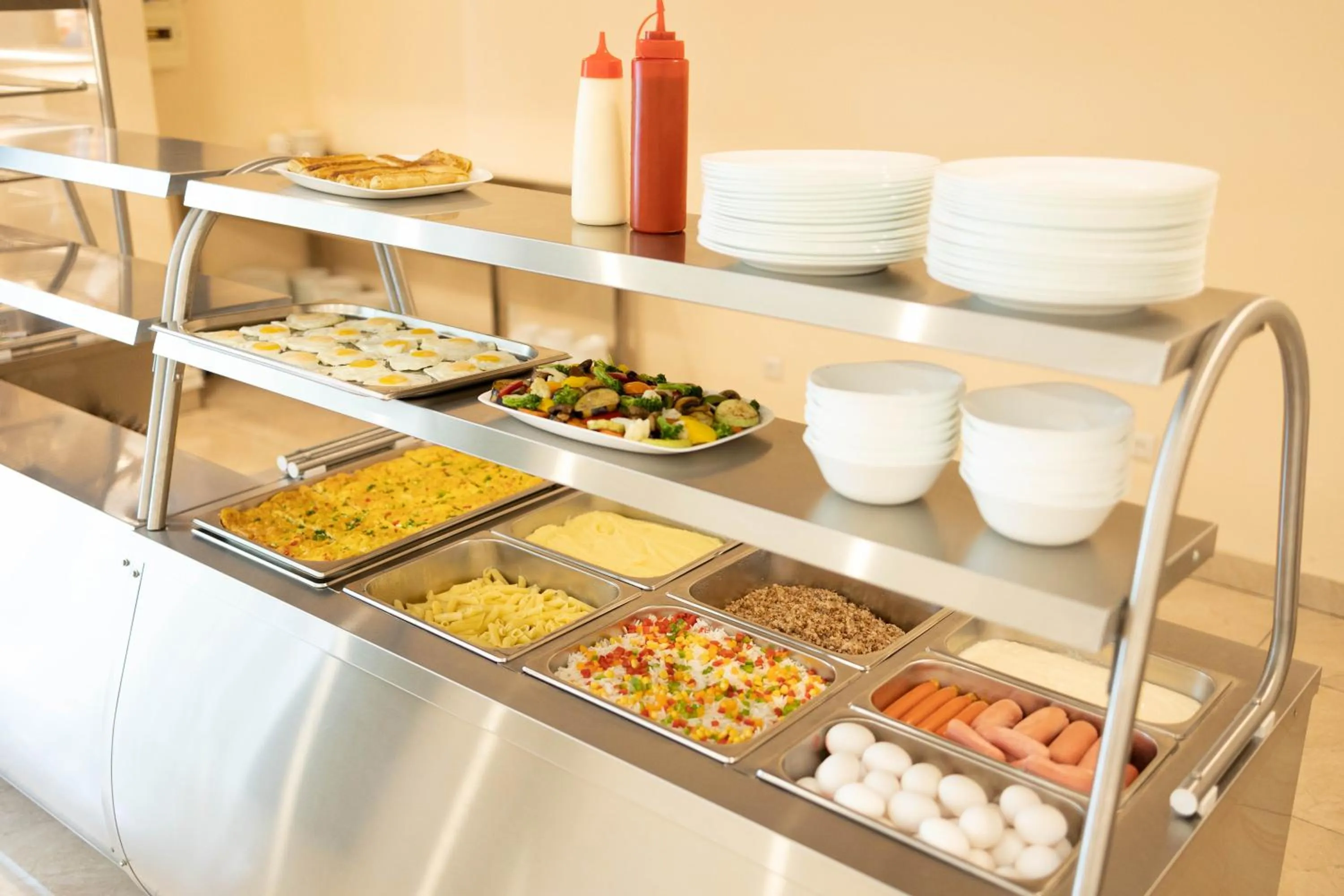 Restaurant/places to eat in Richmind Hotel