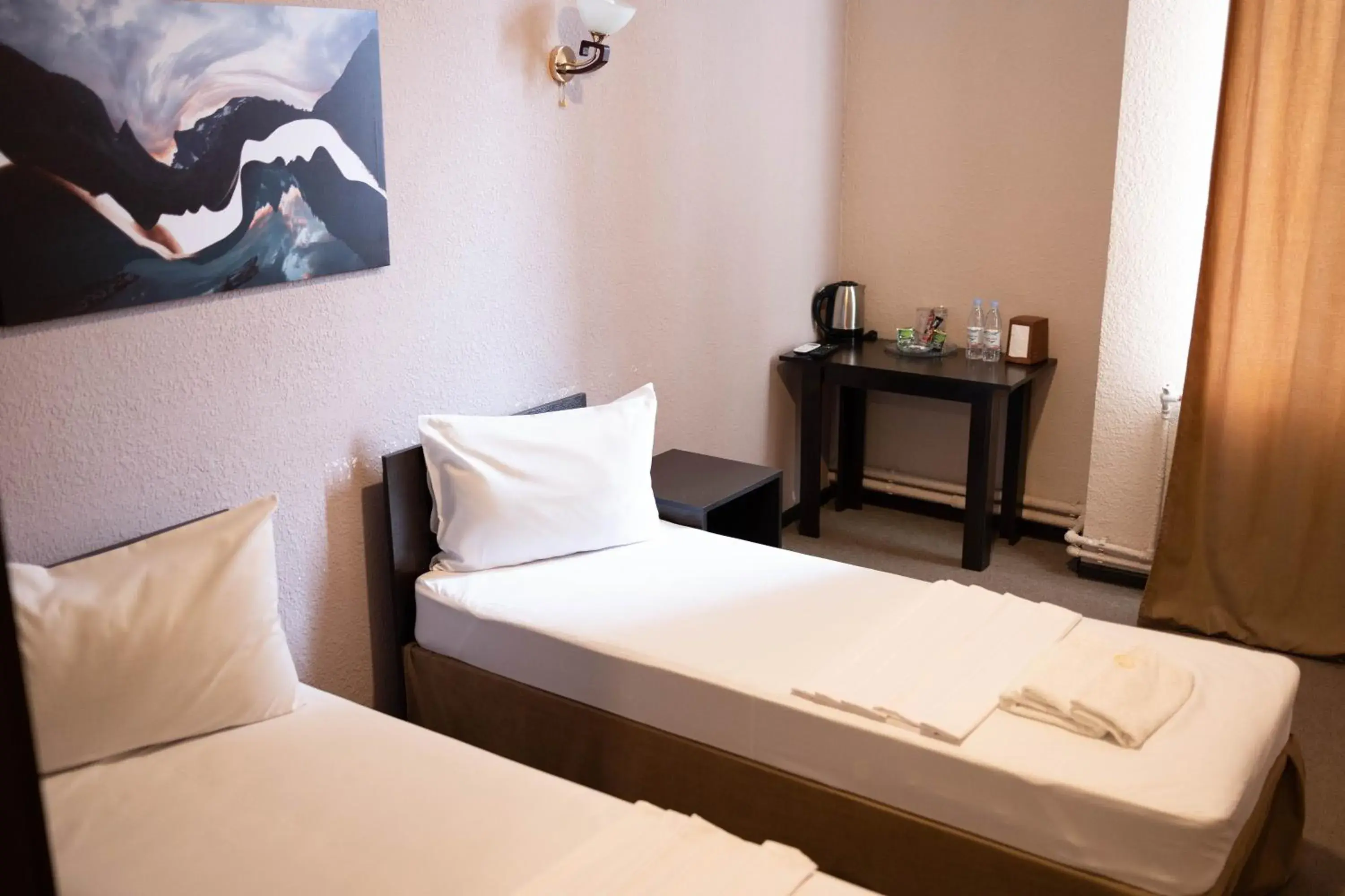 Large Twin Room - single occupancy in Richmind Hotel Large Twin Room - single occupancy in Richmind Hotel