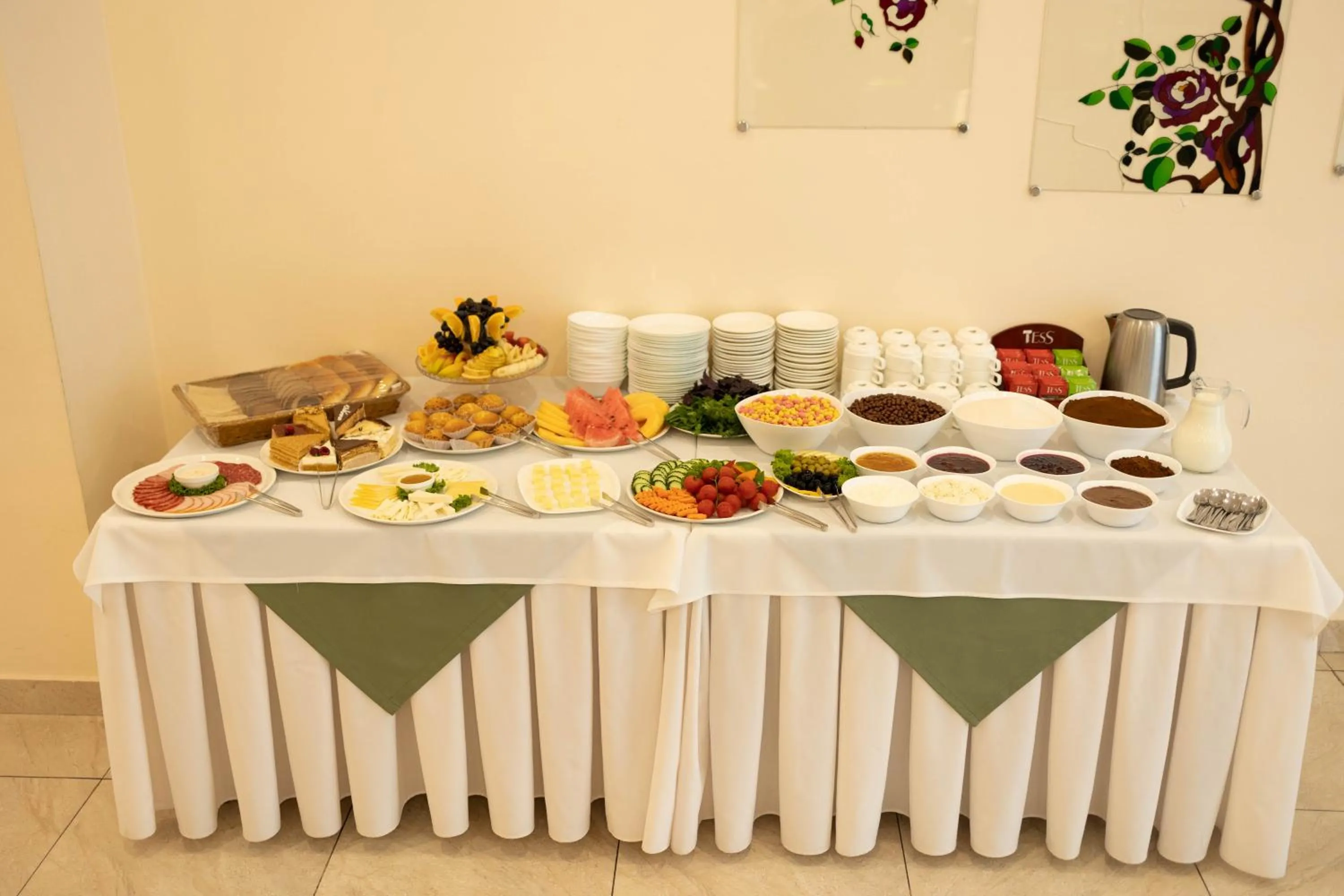 Restaurant/places to eat in Richmind Hotel