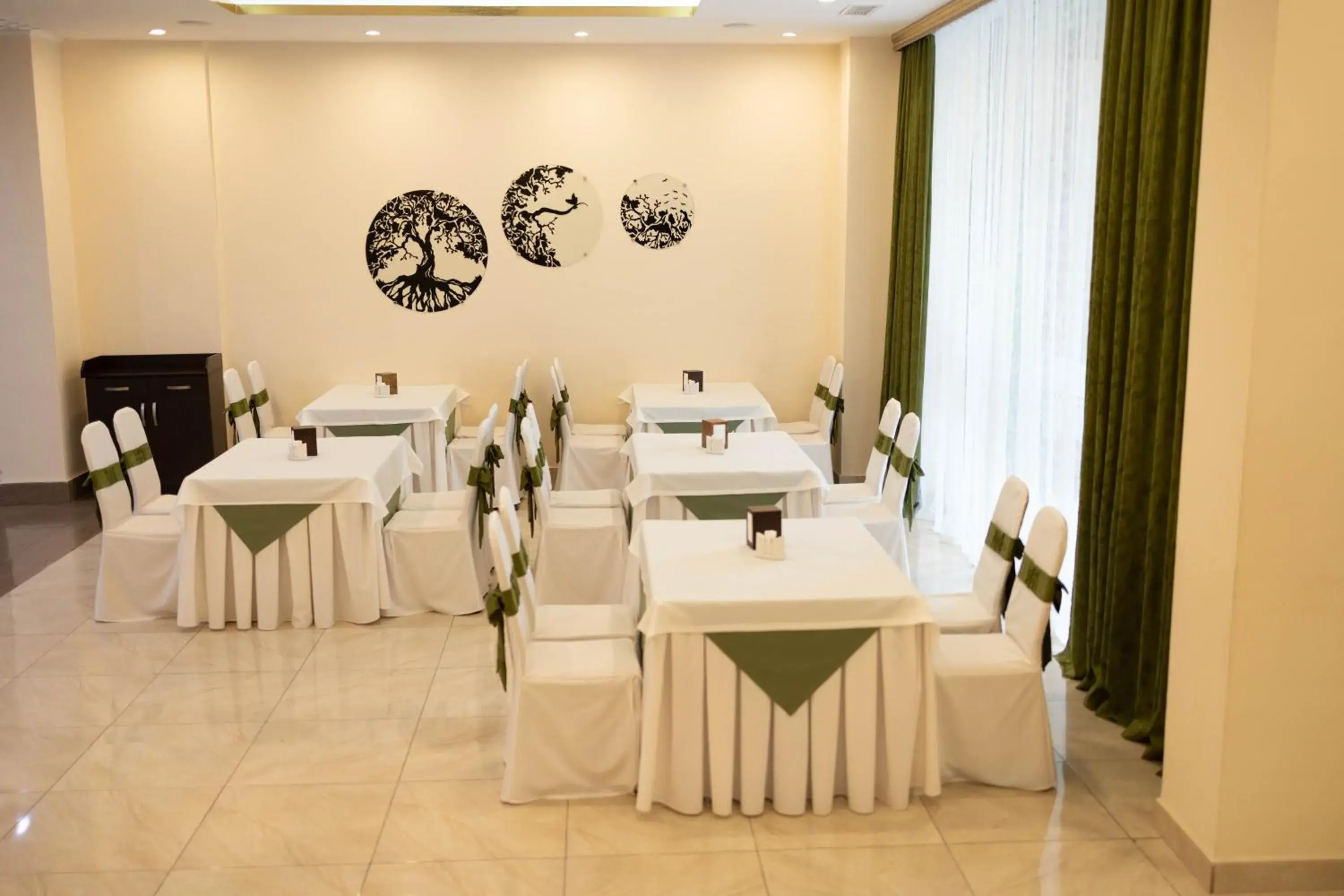Restaurant/places to eat in Richmind Hotel Restaurant/places to eat in Richmind Hotel