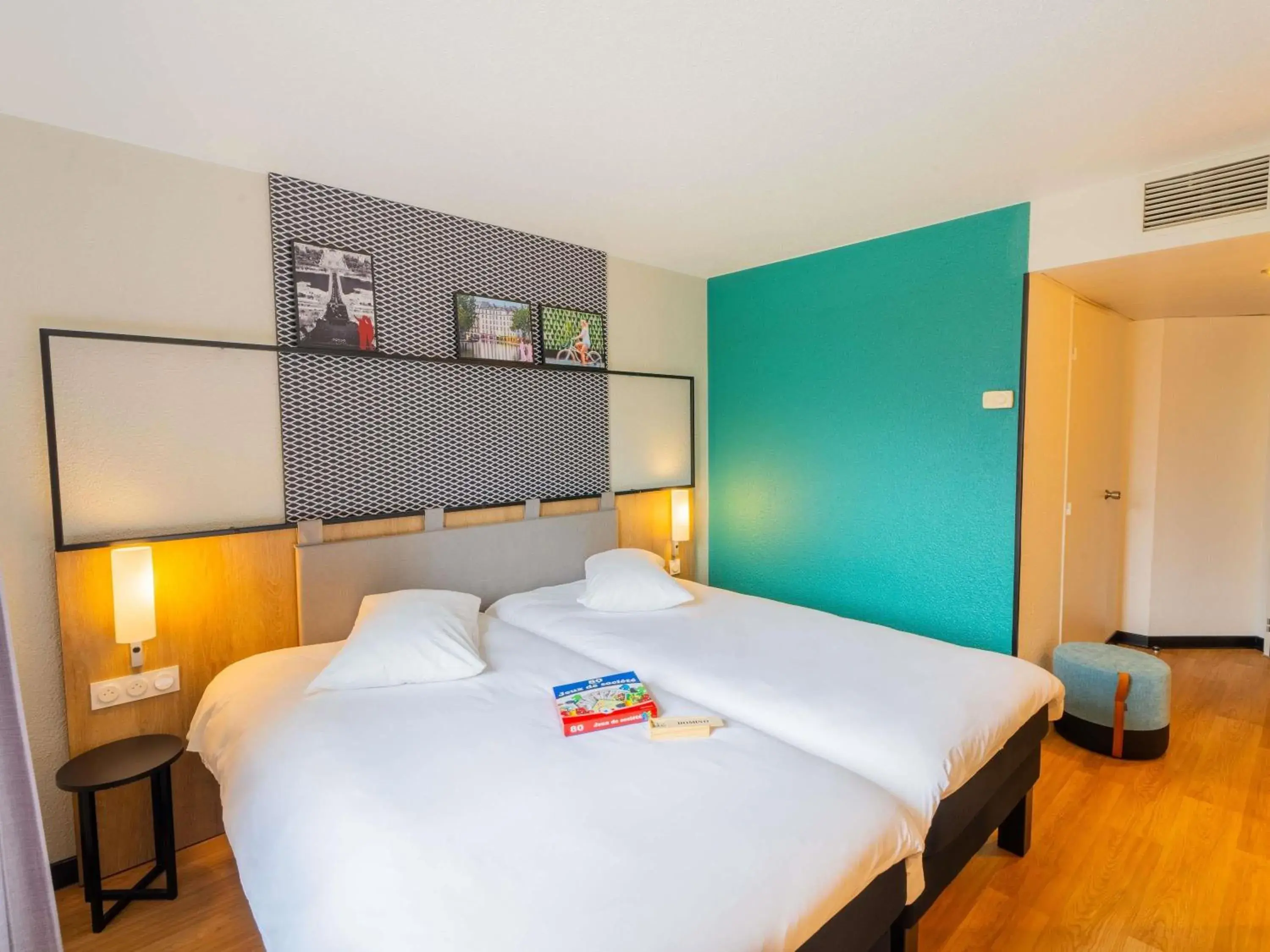 Bedroom, Bed in ibis Paris Vanves Parc des Expositions Bedroom, Bed in ibis Paris Vanves Parc des Expositions