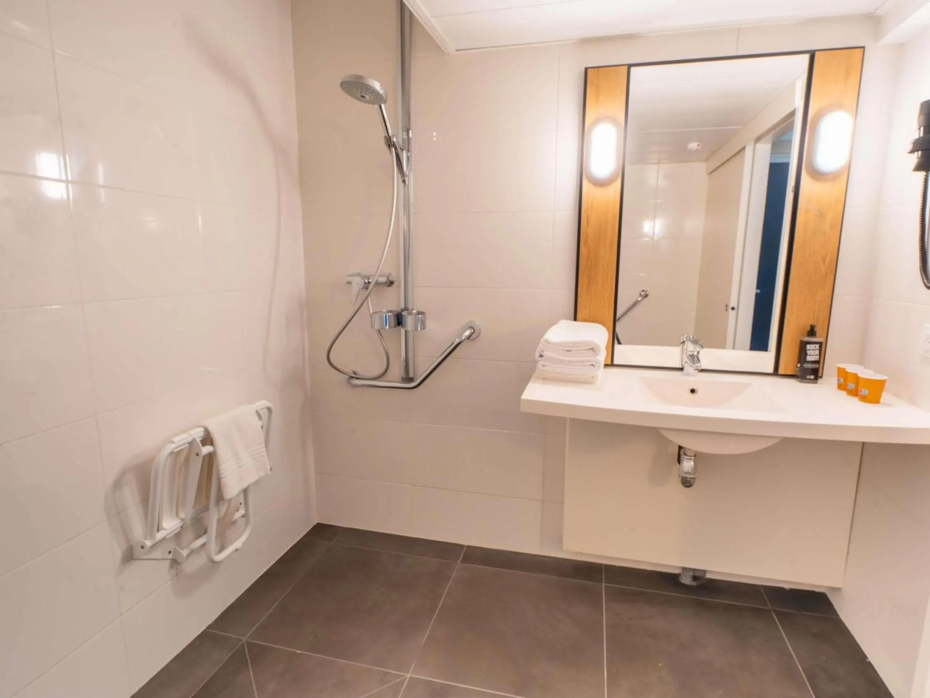 Bedroom in ibis Paris Vanves Parc des Expositions Bedroom in ibis Paris Vanves Parc des Expositions