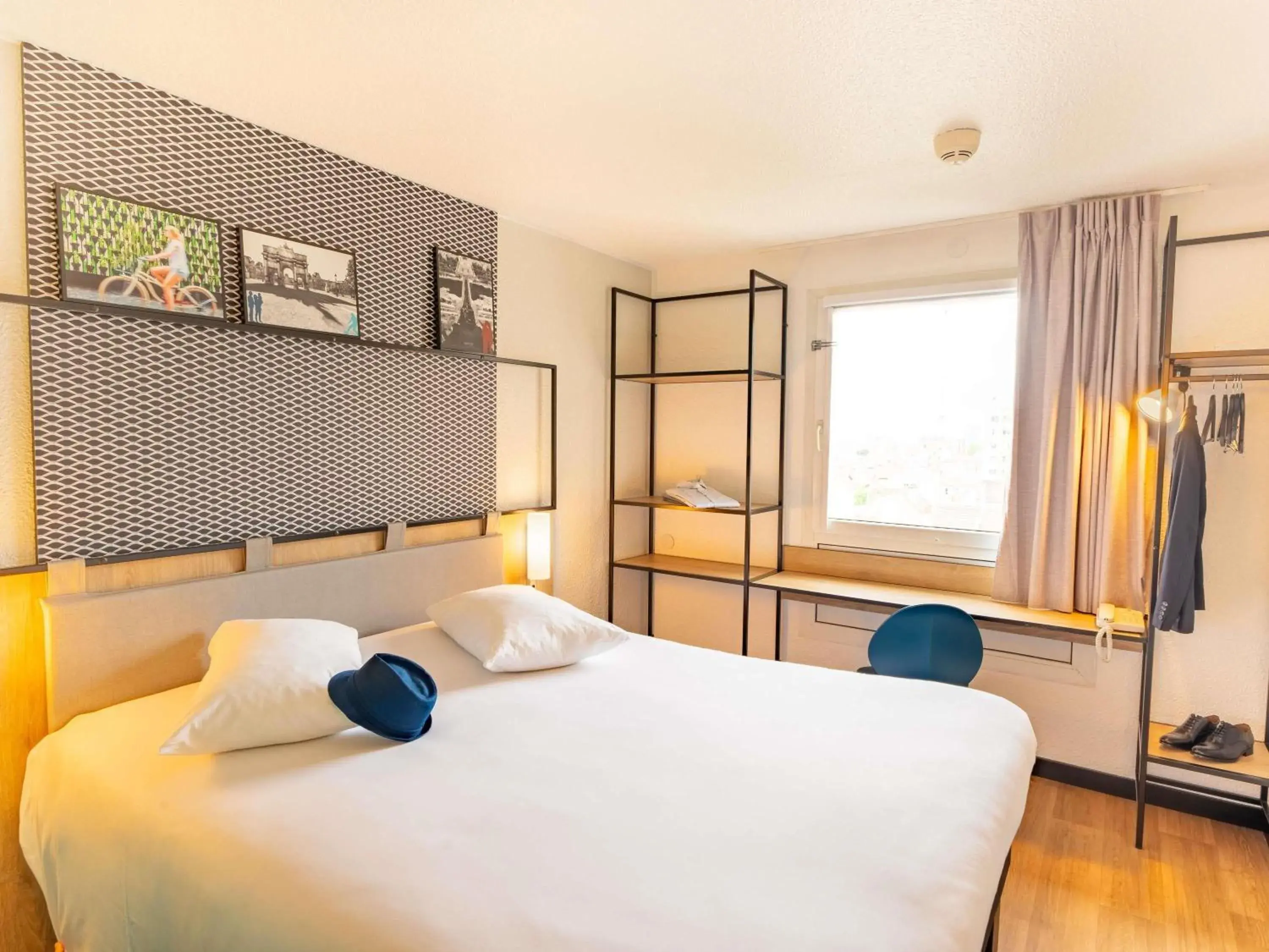 Bedroom, Bed in ibis Paris Vanves Parc des Expositions Bedroom, Bed in ibis Paris Vanves Parc des Expositions