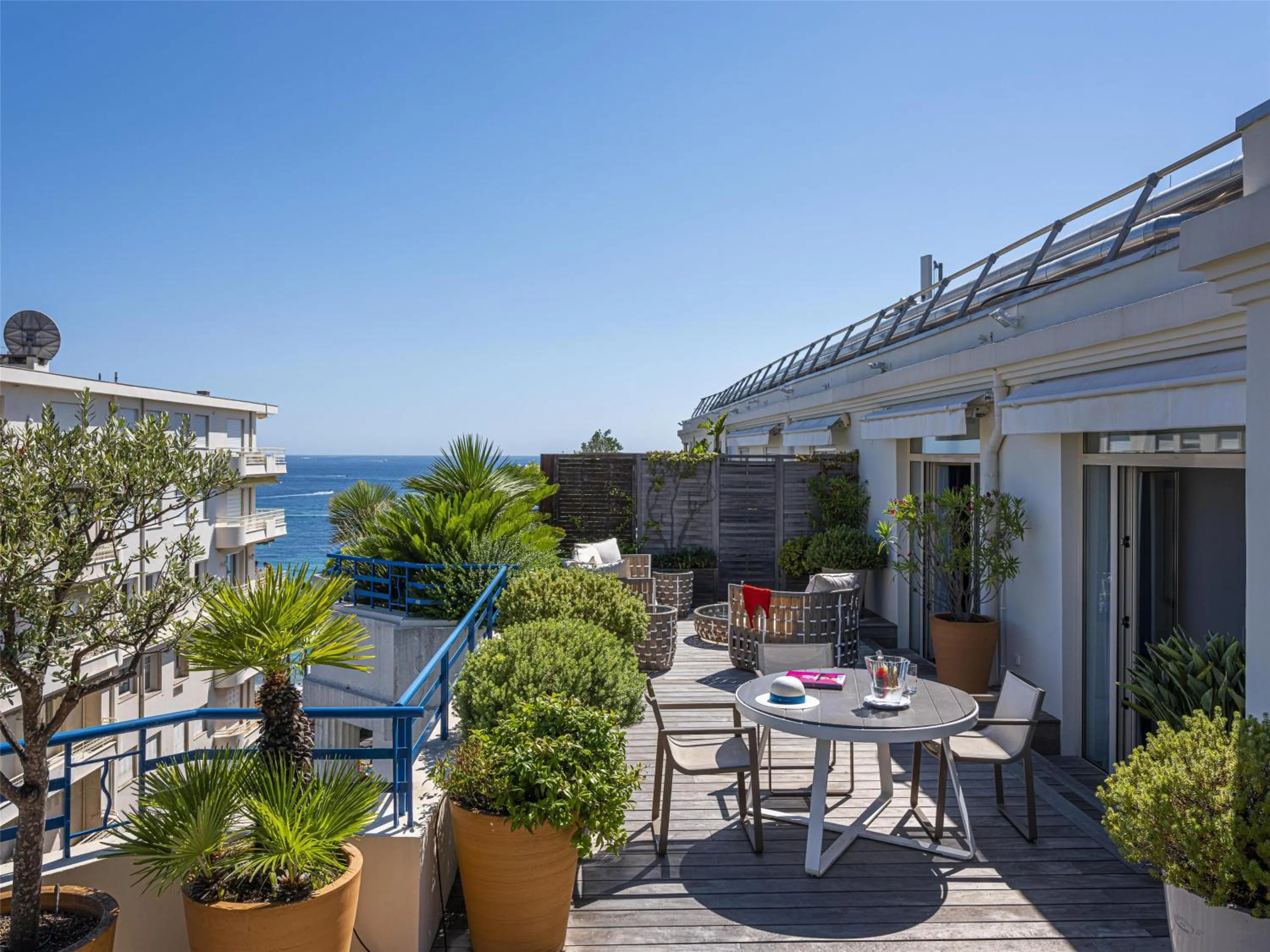 Photo of the whole room in Hôtel Martinez, in The Unbound Collection by Hyatt