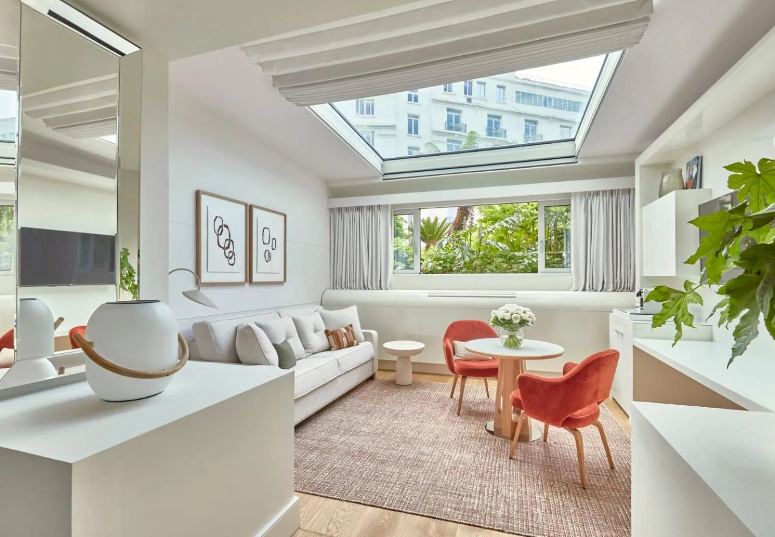 TV and multimedia in Hôtel Martinez, in The Unbound Collection by Hyatt