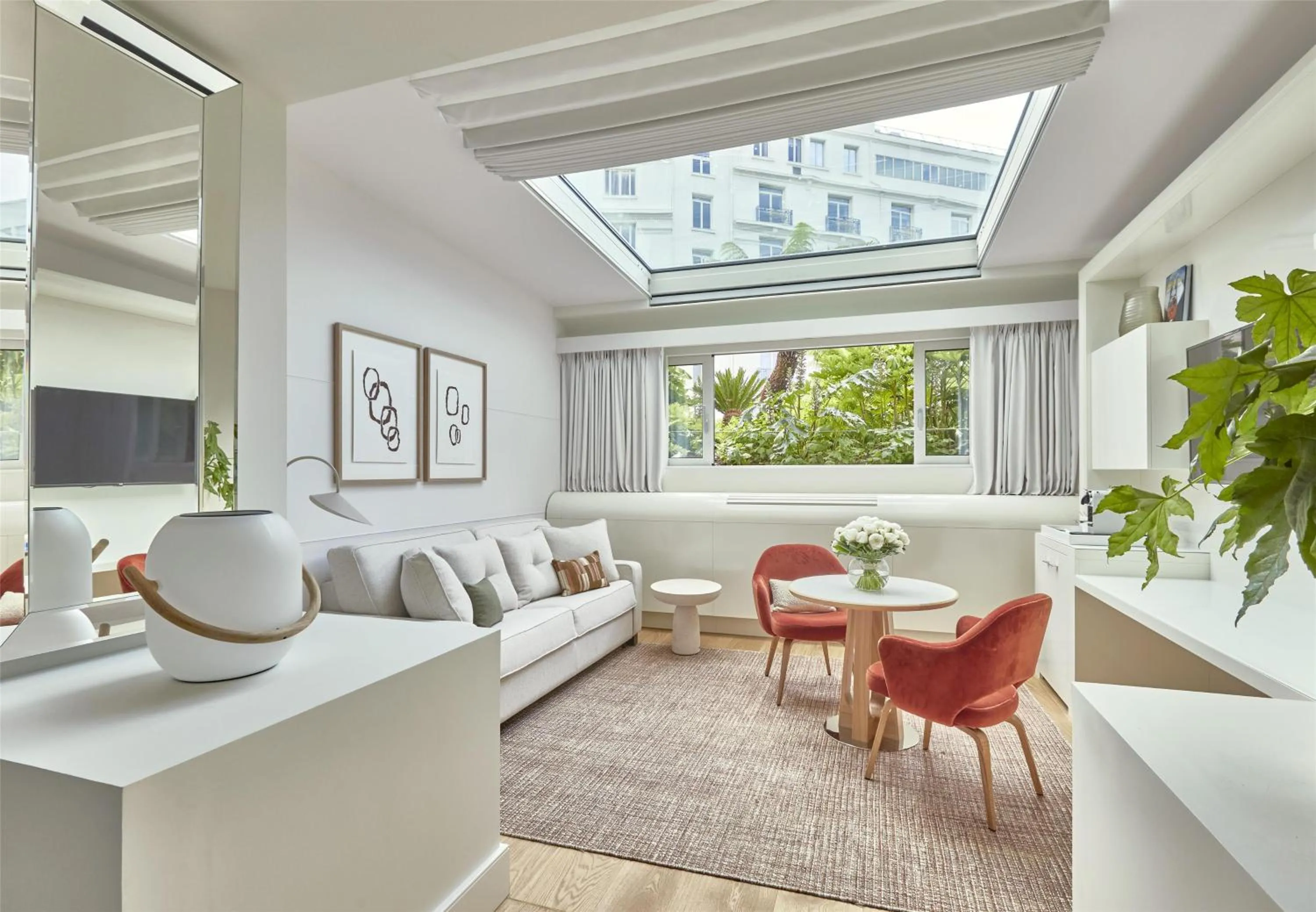 Photo of the whole room in Hôtel Martinez, in The Unbound Collection by Hyatt