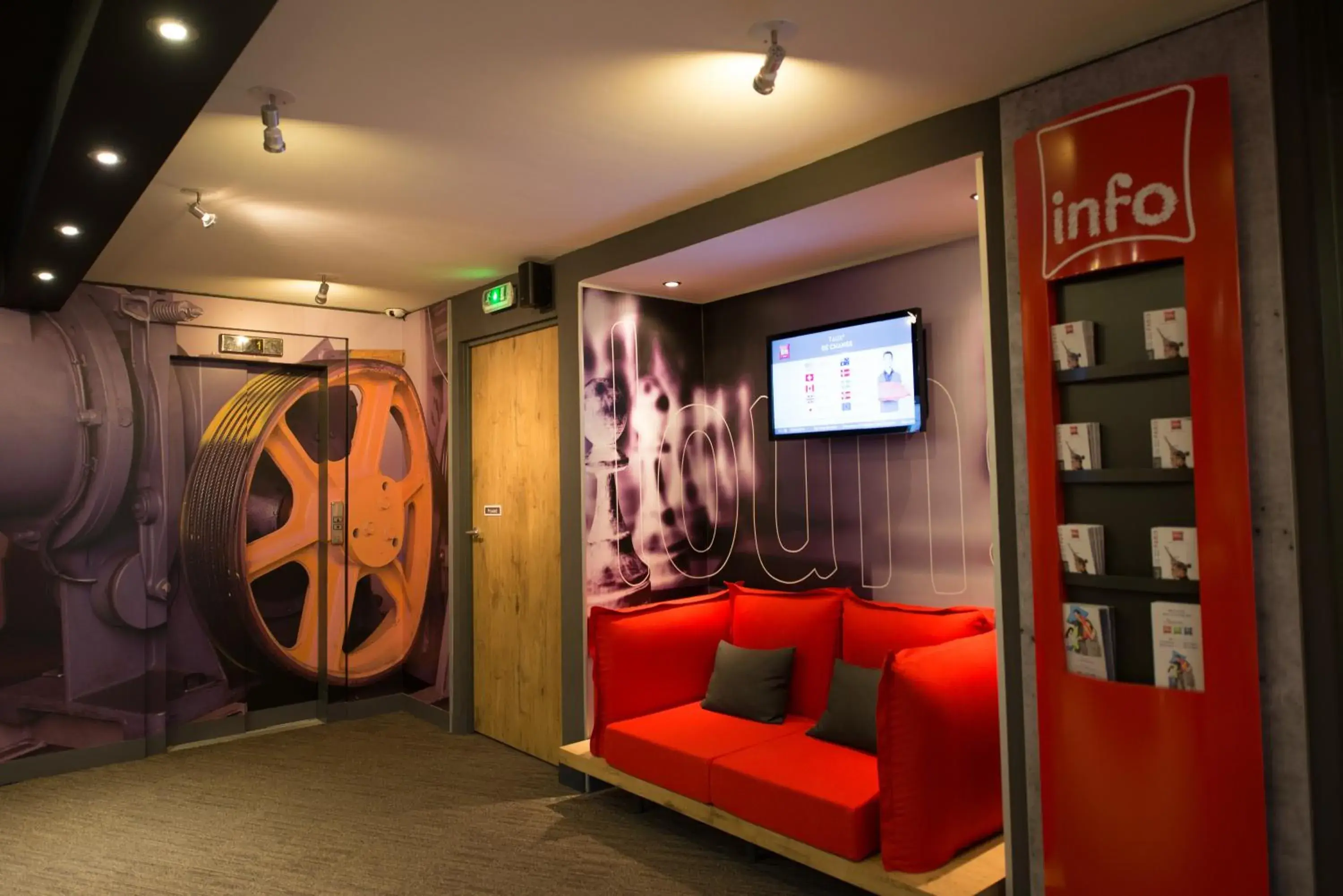 Lobby or reception in ibis Paris Brancion Parc des Expositions 15ème Lobby or reception in ibis Paris Brancion Parc des Expositions 15ème