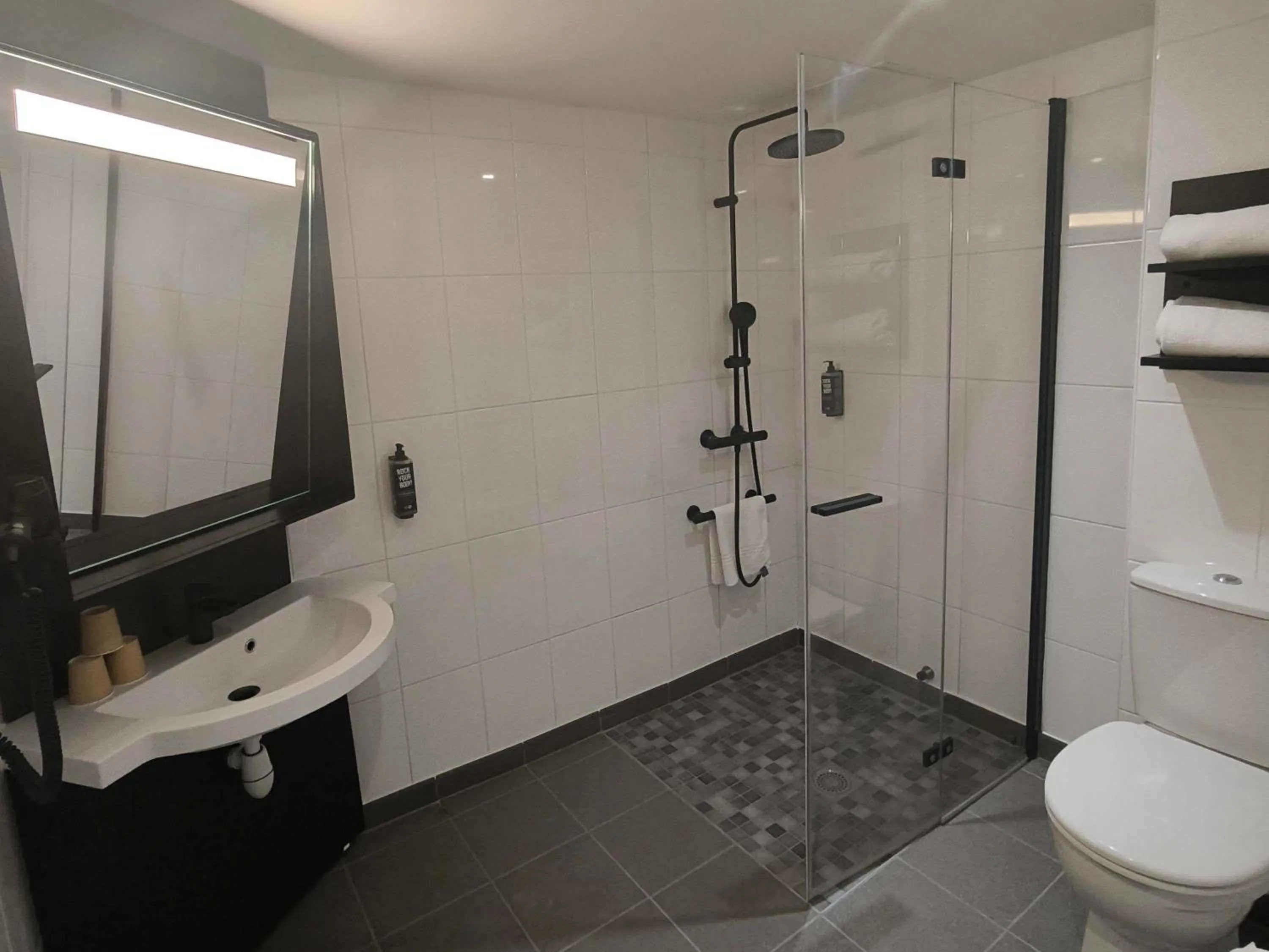 Bedroom in ibis Paris Brancion Parc des Expositions 15ème