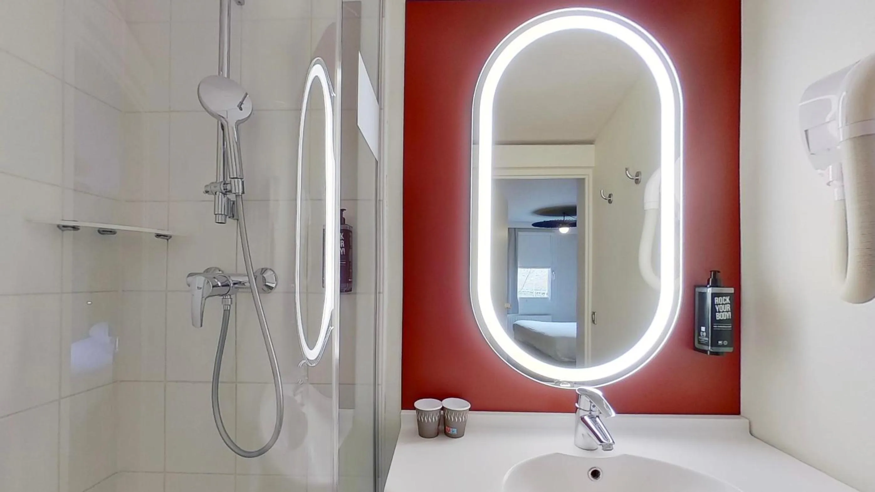 Bedroom in ibis Paris Brancion Parc des Expositions 15ème