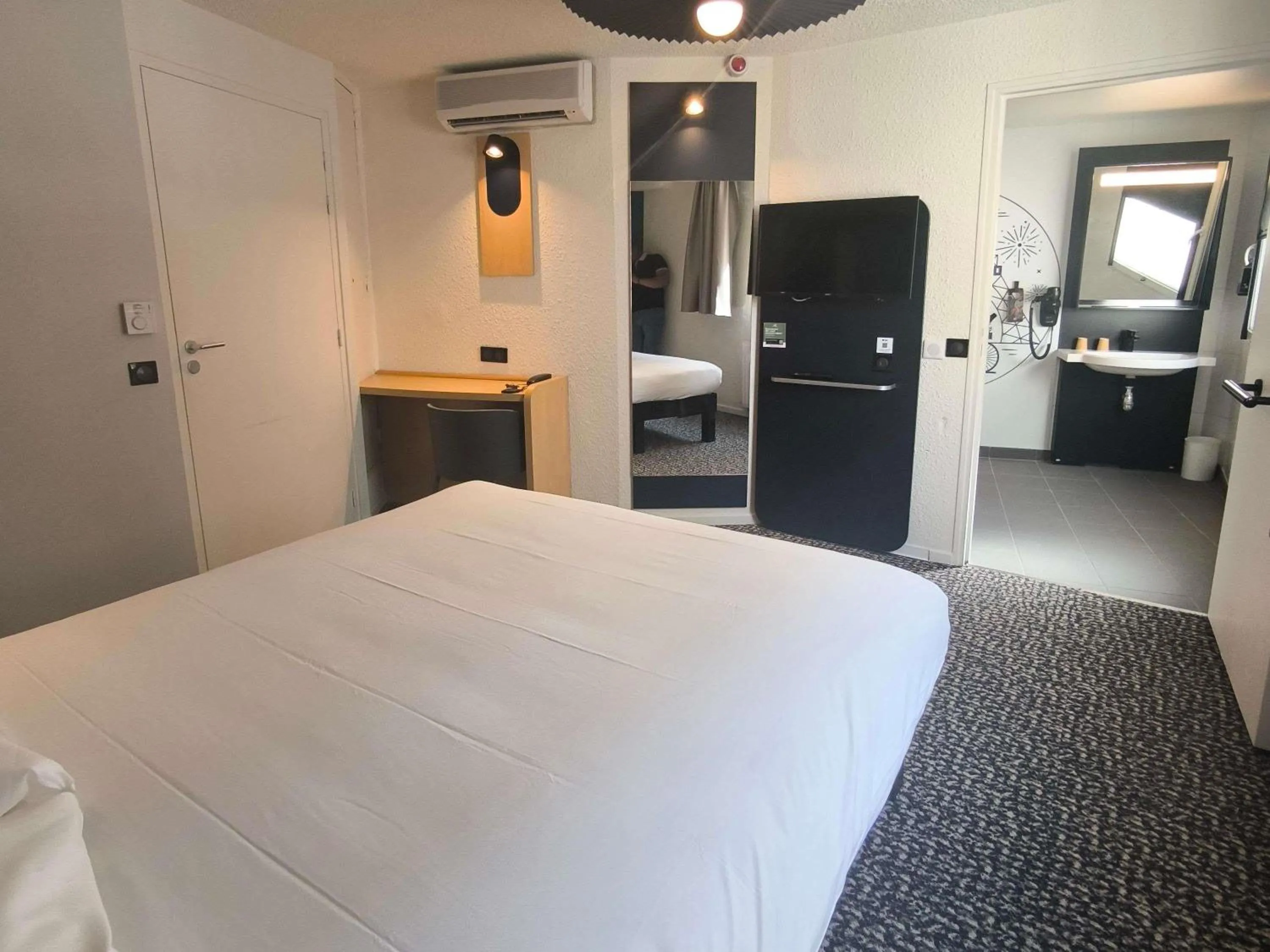 Bedroom, Bed in ibis Paris Brancion Parc des Expositions 15ème