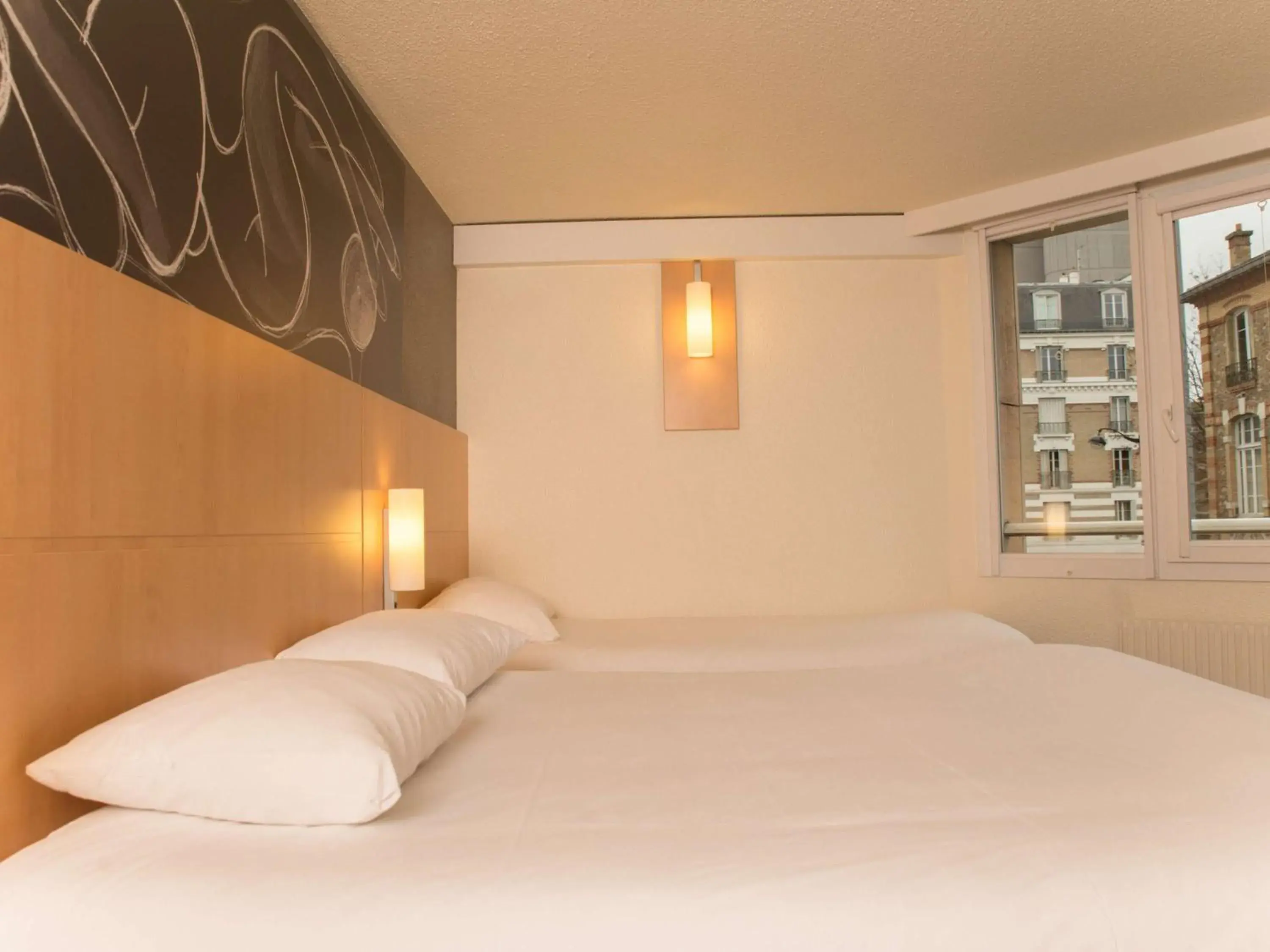 Bedroom, Bed in ibis Paris Brancion Parc des Expositions 15ème Bedroom, Bed in ibis Paris Brancion Parc des Expositions 15ème