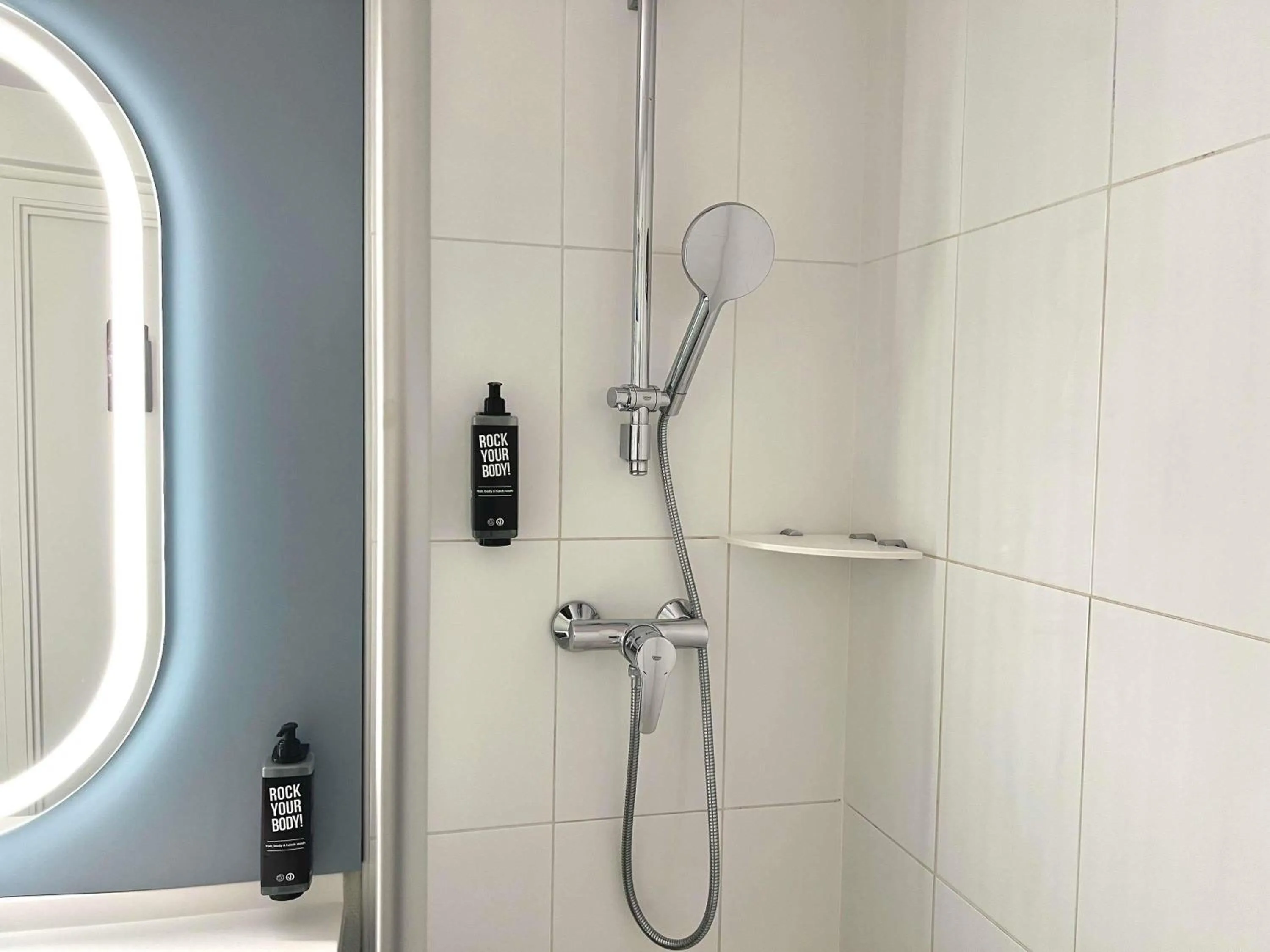 Bedroom in ibis Paris Brancion Parc des Expositions 15ème