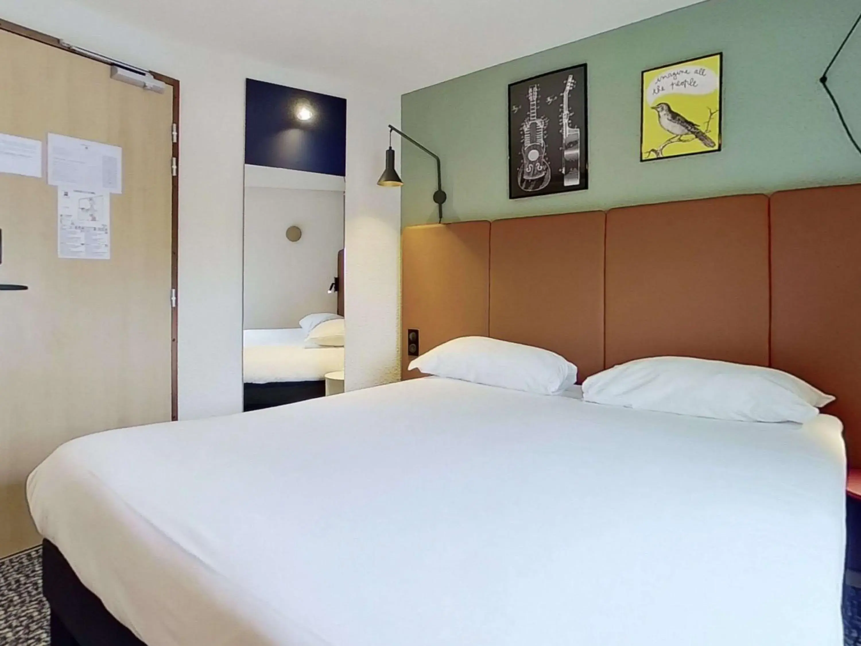 Bedroom, Bed in ibis Paris Brancion Parc des Expositions 15ème Bedroom, Bed in ibis Paris Brancion Parc des Expositions 15ème