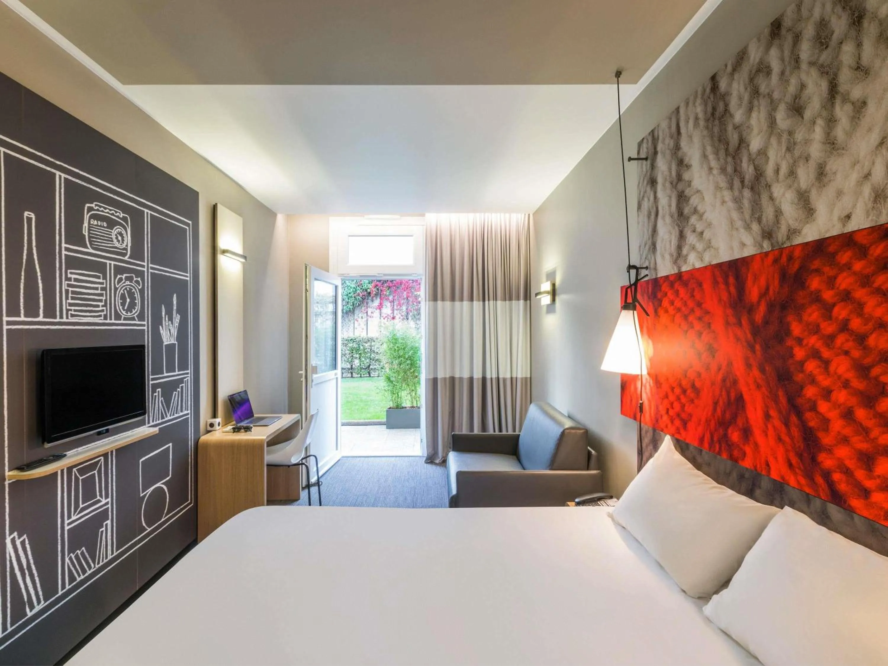 Bedroom, Bed in ibis Paris Gare de Lyon Ledru Rollin