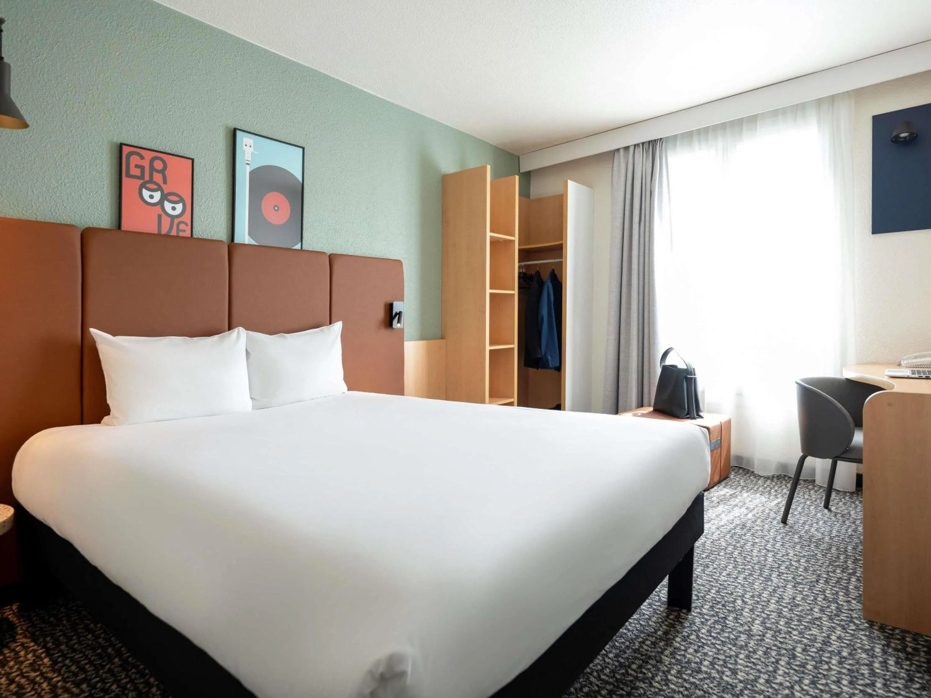 Bedroom, Bed in ibis Paris Gare de Lyon Ledru Rollin