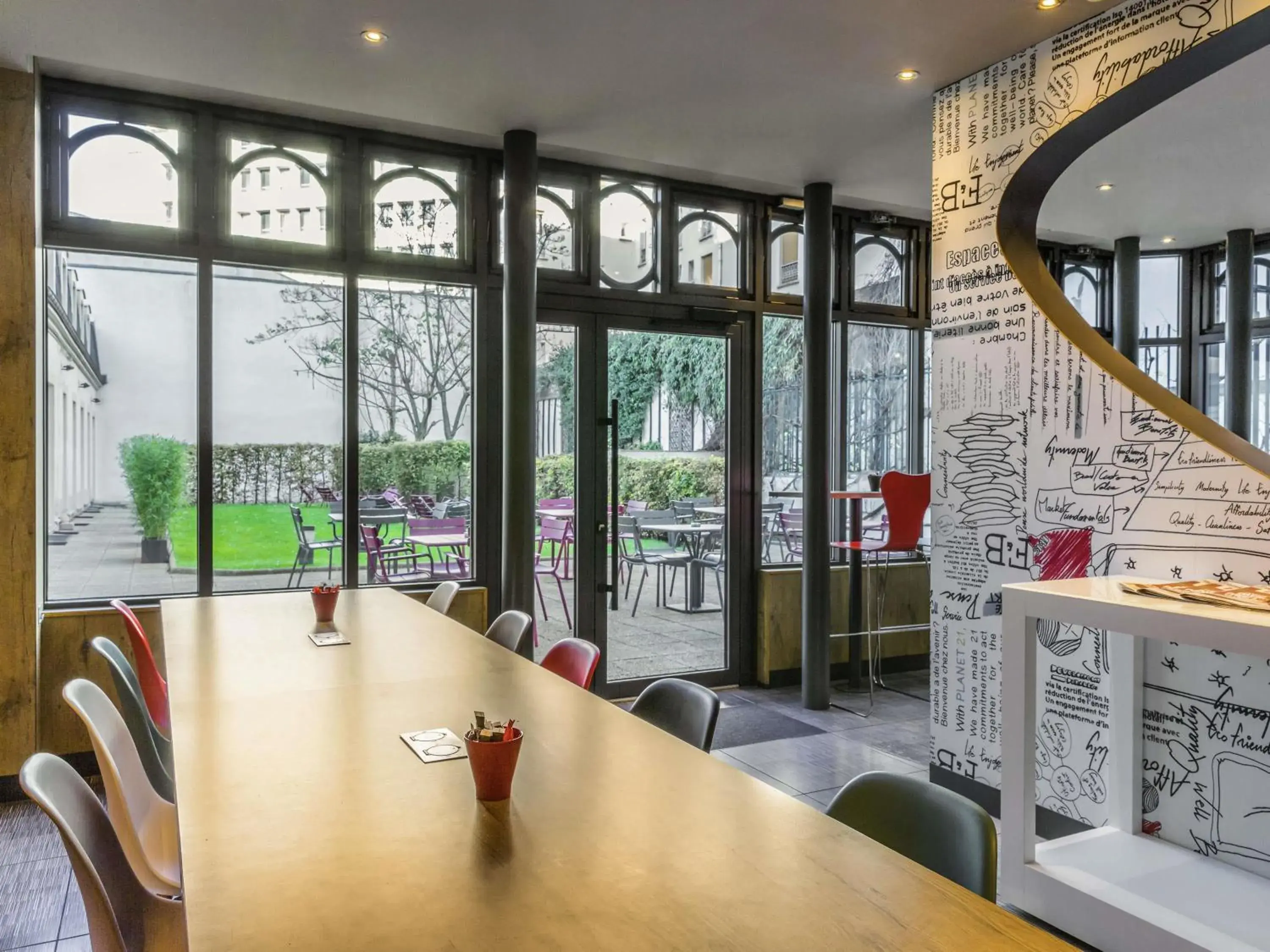 Lounge or bar in ibis Paris Gare de Lyon Ledru Rollin Lounge or bar in ibis Paris Gare de Lyon Ledru Rollin