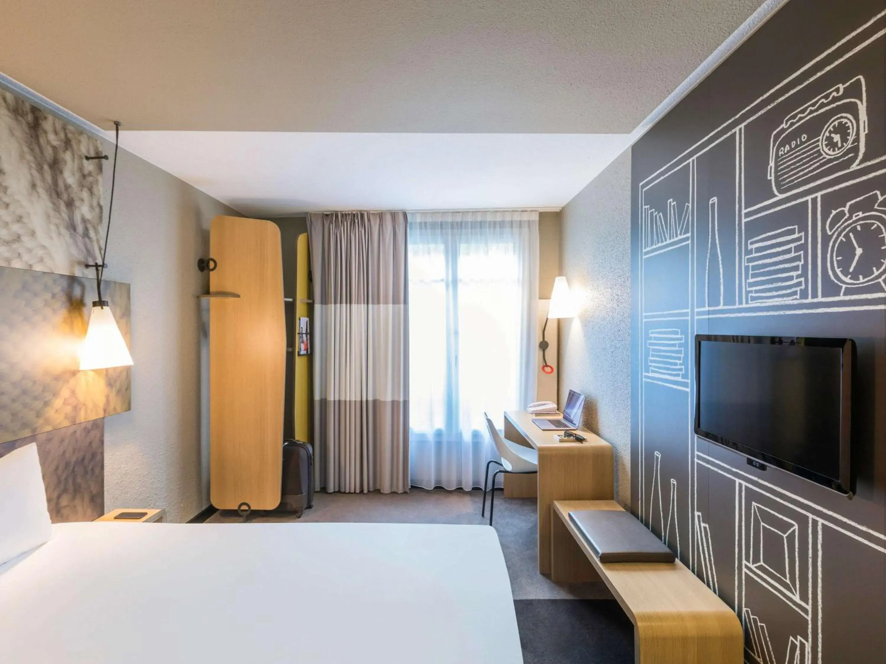 Bedroom, Bed in ibis Paris Gare de Lyon Ledru Rollin Bedroom, Bed in ibis Paris Gare de Lyon Ledru Rollin