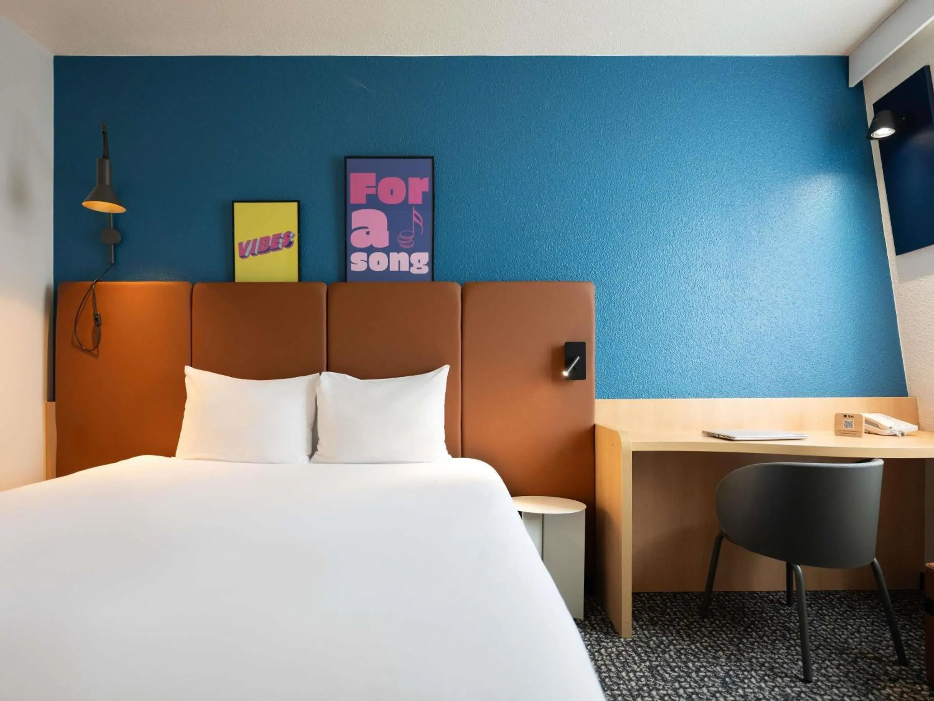Bedroom, Bed in ibis Paris Gare de Lyon Ledru Rollin Bedroom, Bed in ibis Paris Gare de Lyon Ledru Rollin