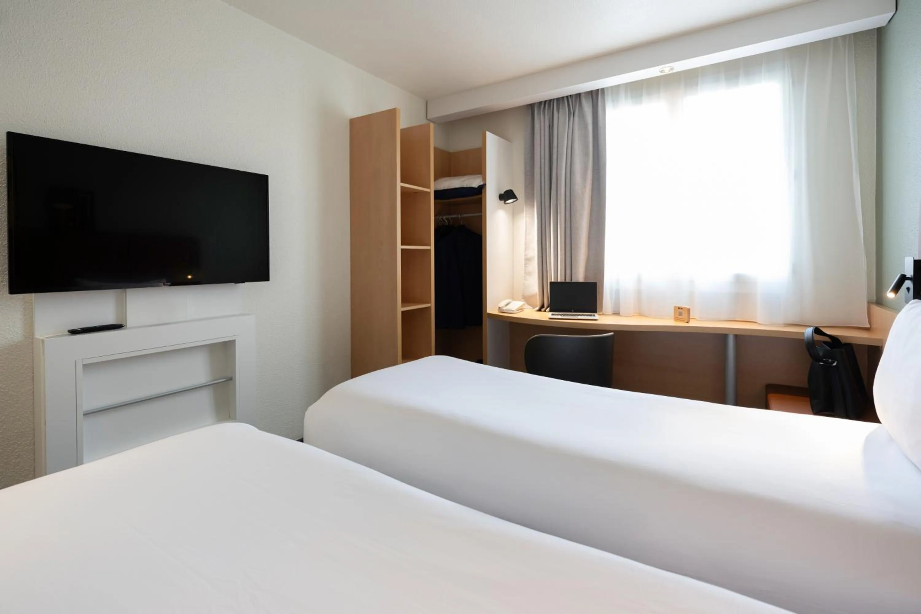 Bedroom, Bed in ibis Paris Gare de Lyon Ledru Rollin