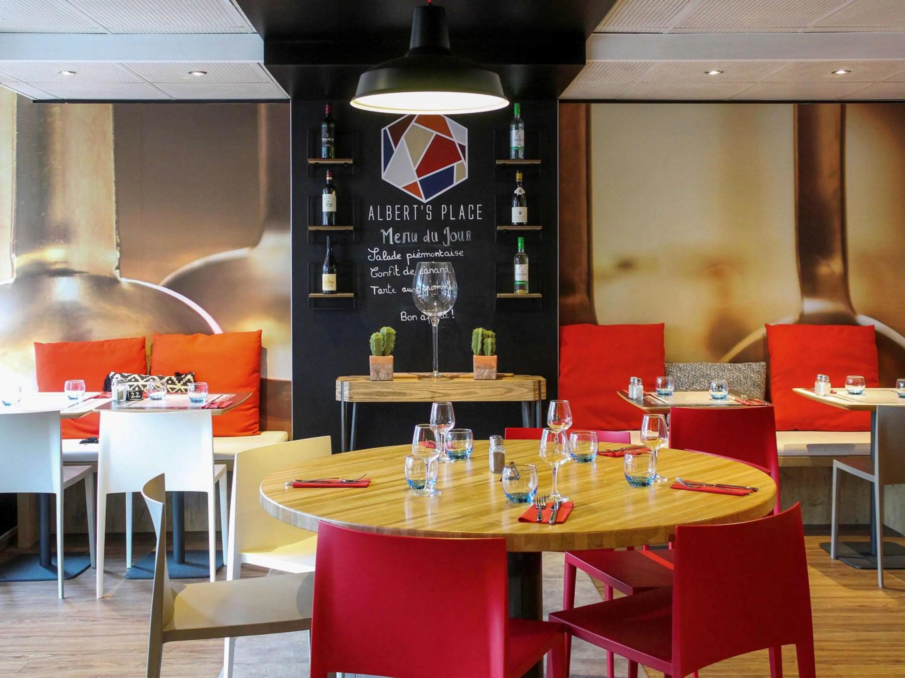 Restaurant/places to eat in ibis Paris Gennevilliers